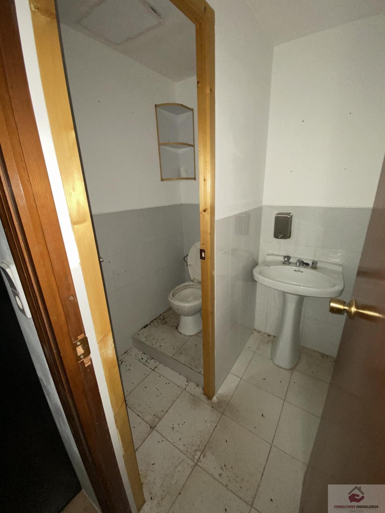 For sale of commercial in Zaragoza