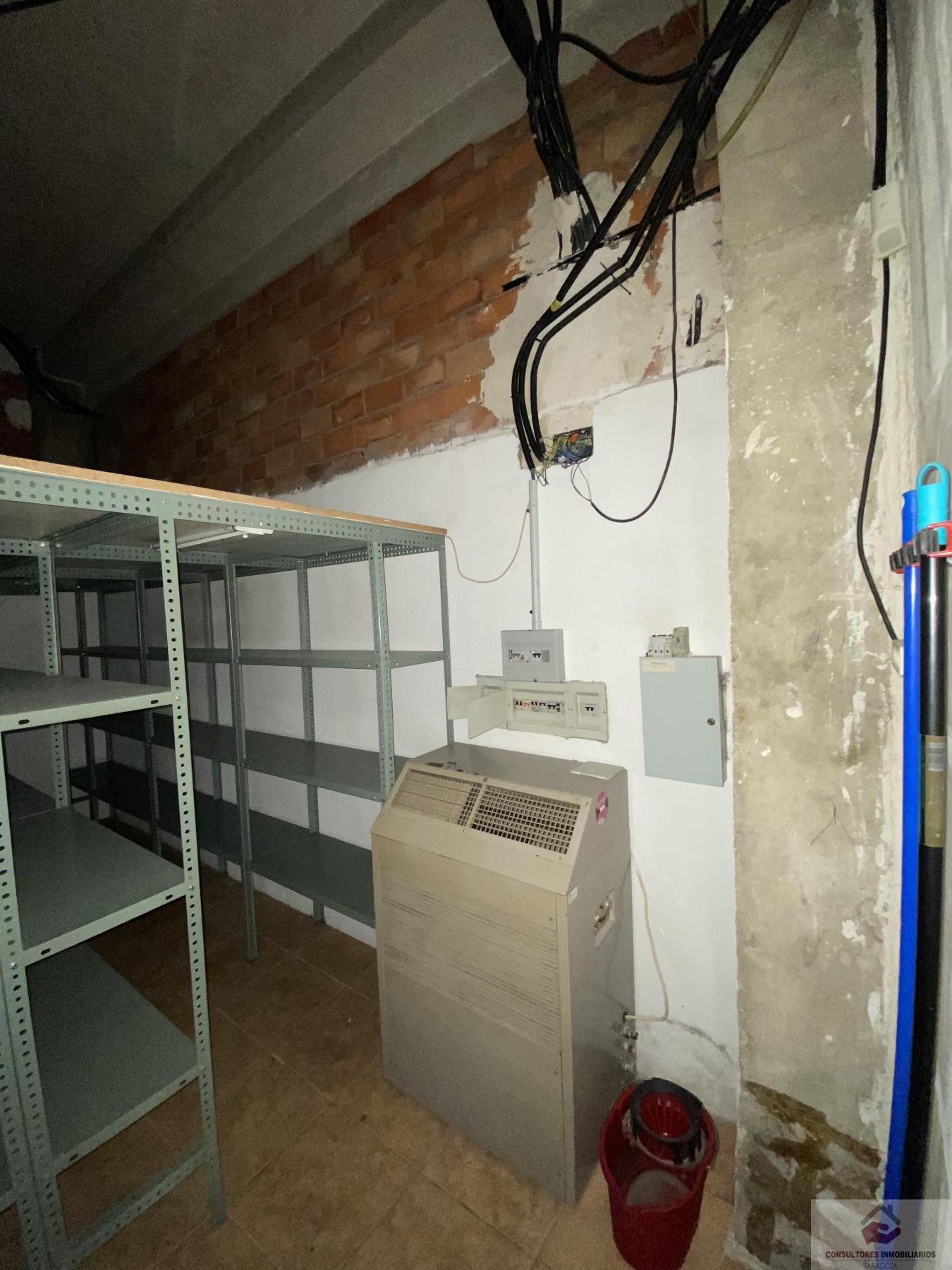 For sale of commercial in Zaragoza