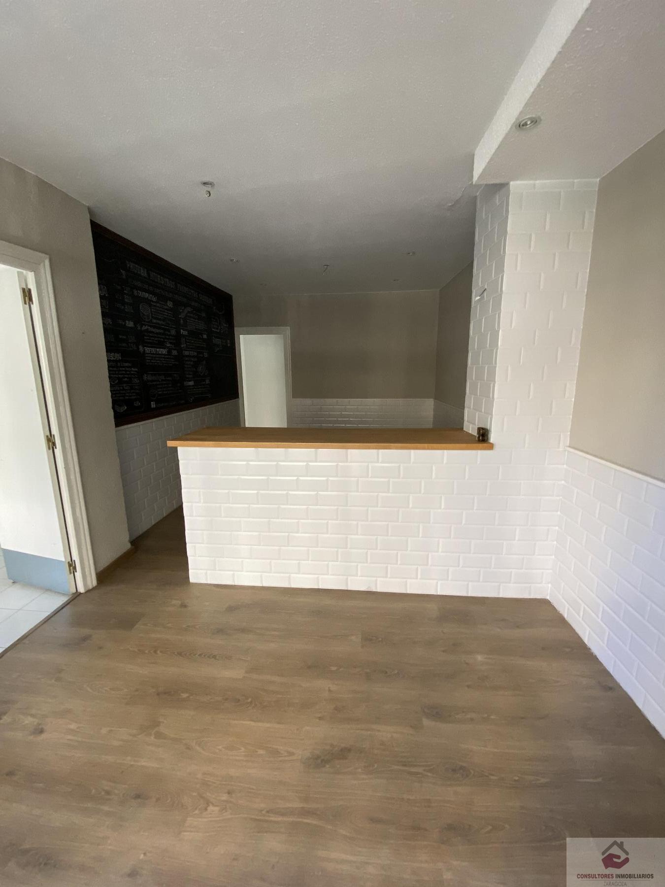 For sale of commercial in Zaragoza