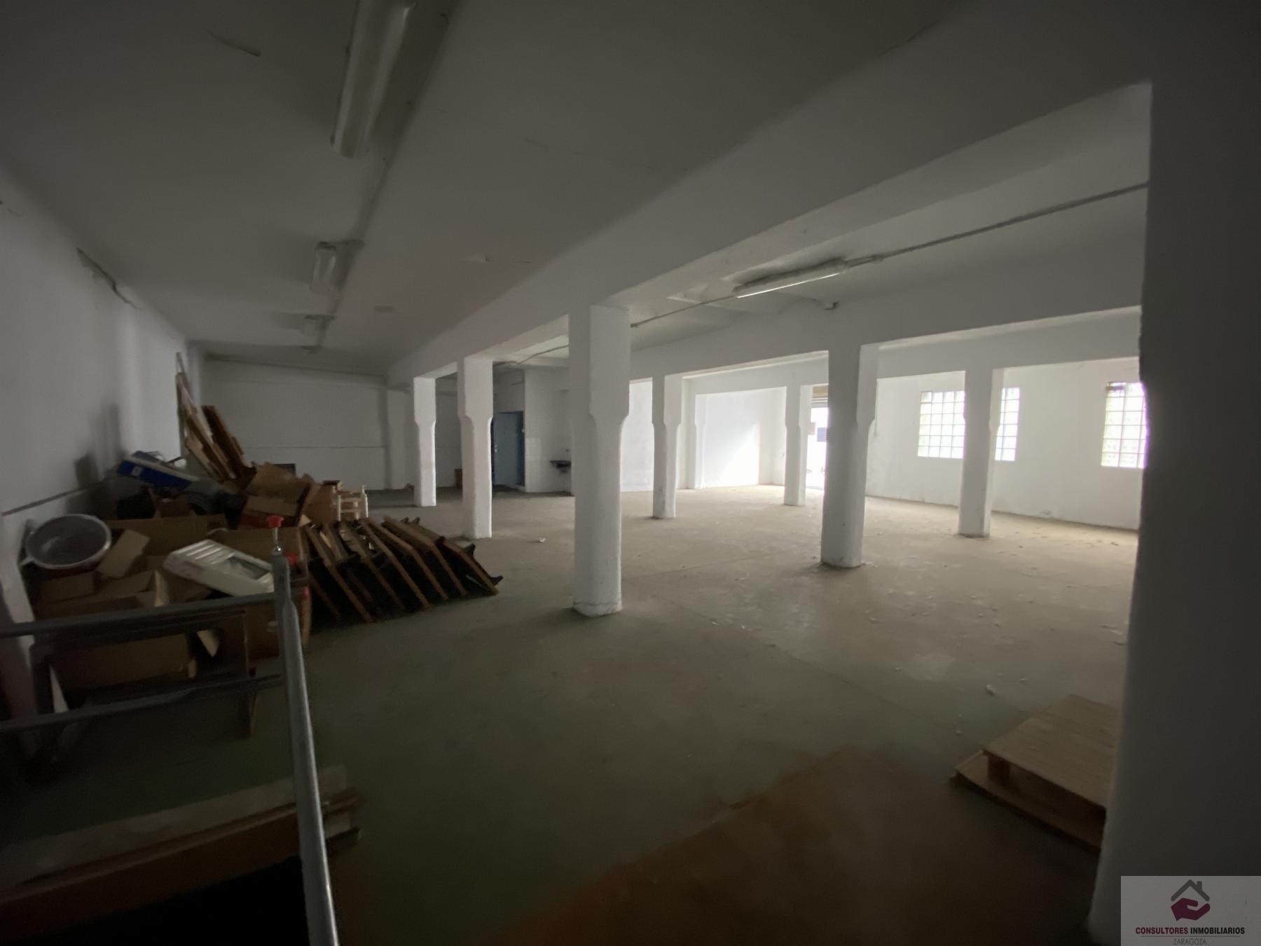 For sale of building in Zaragoza