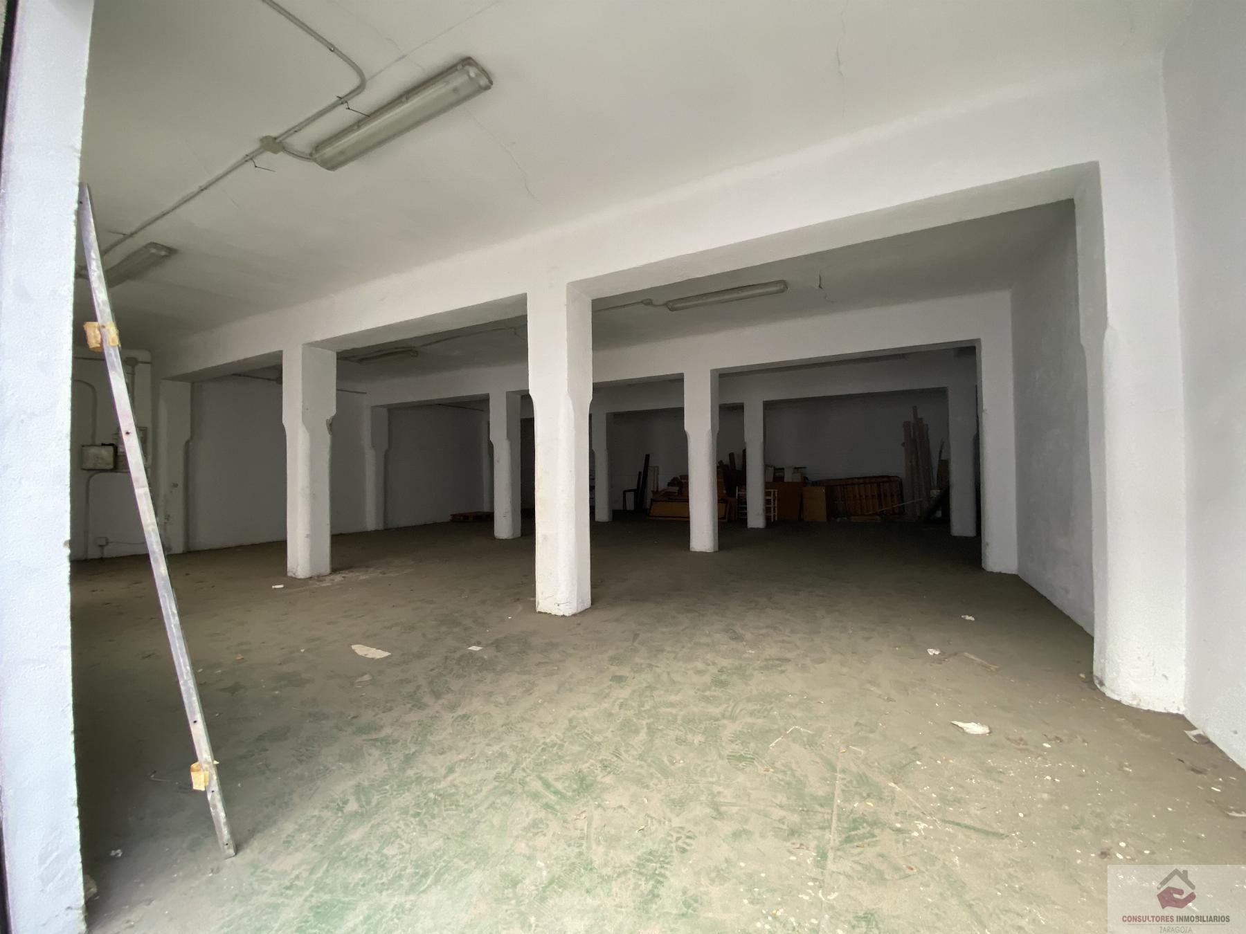 For sale of building in Zaragoza