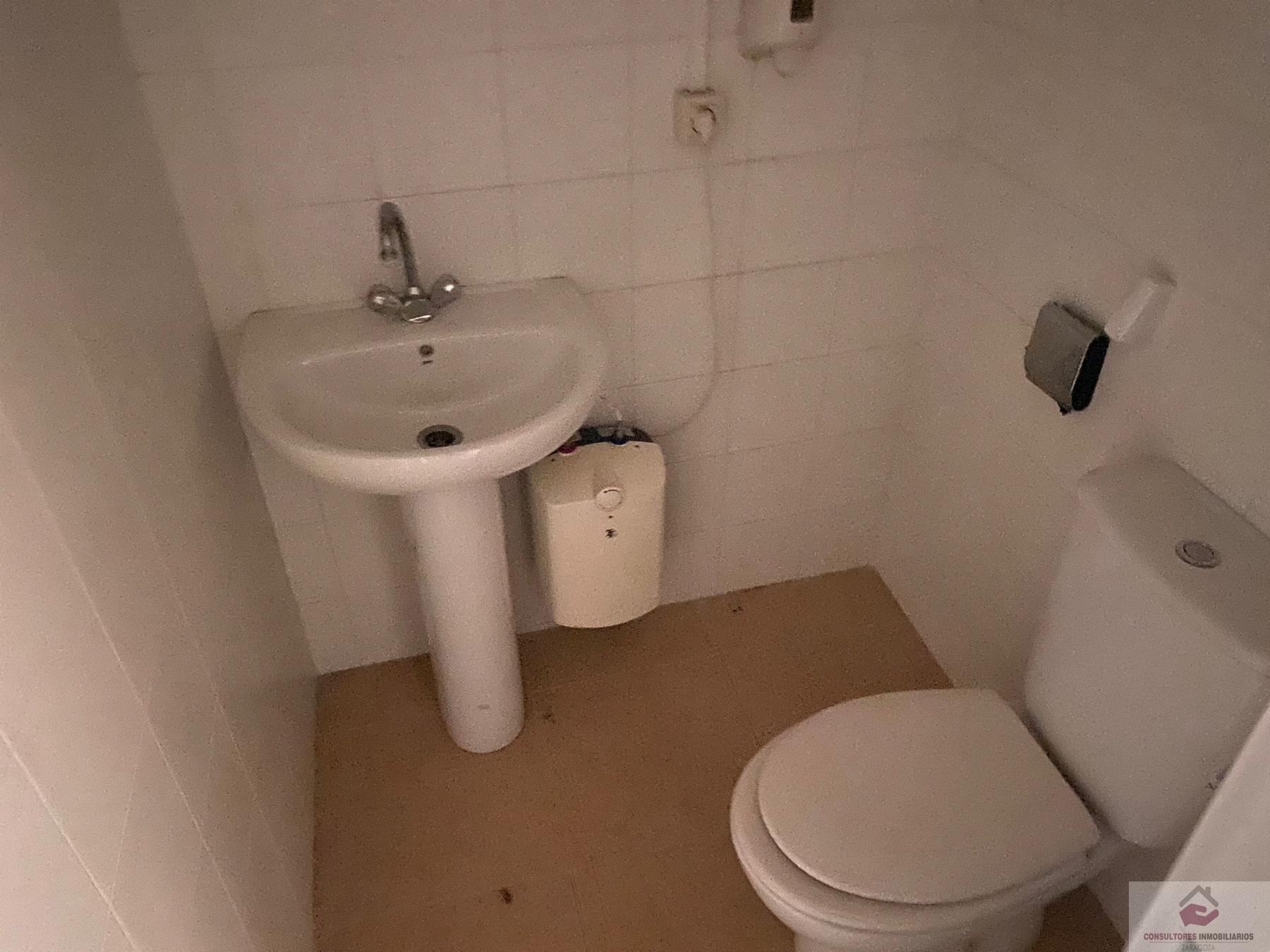 For rent of commercial in Zaragoza