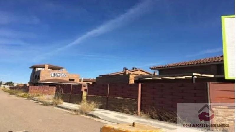 For sale of land in Pinseque
