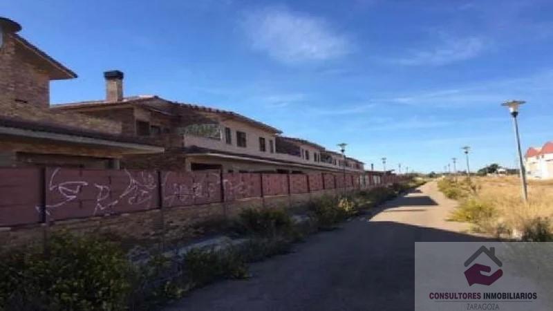 For sale of land in Pinseque