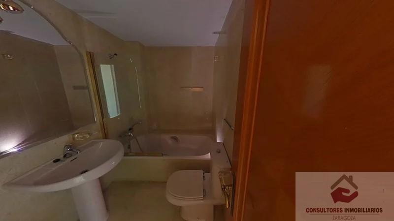 Suite bathroom