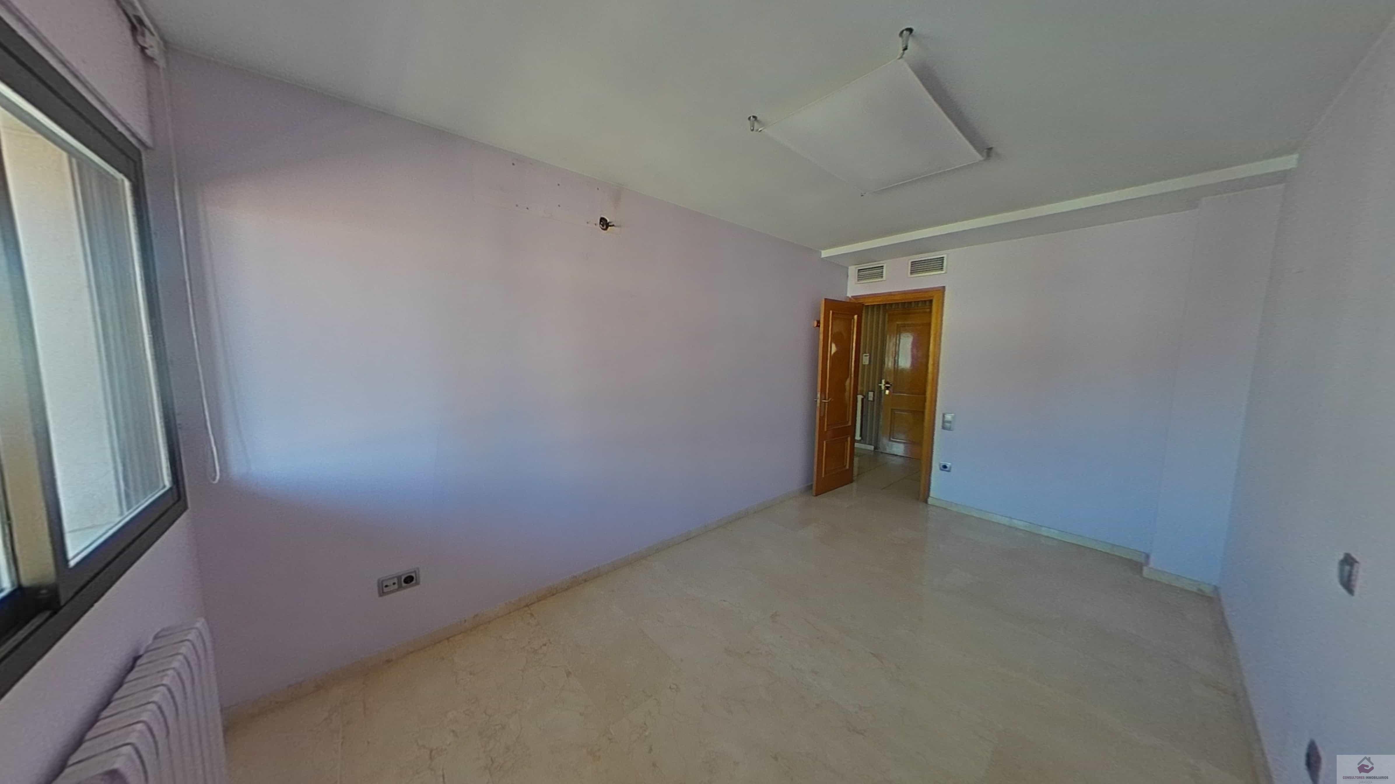 For sale of flat in Zaragoza