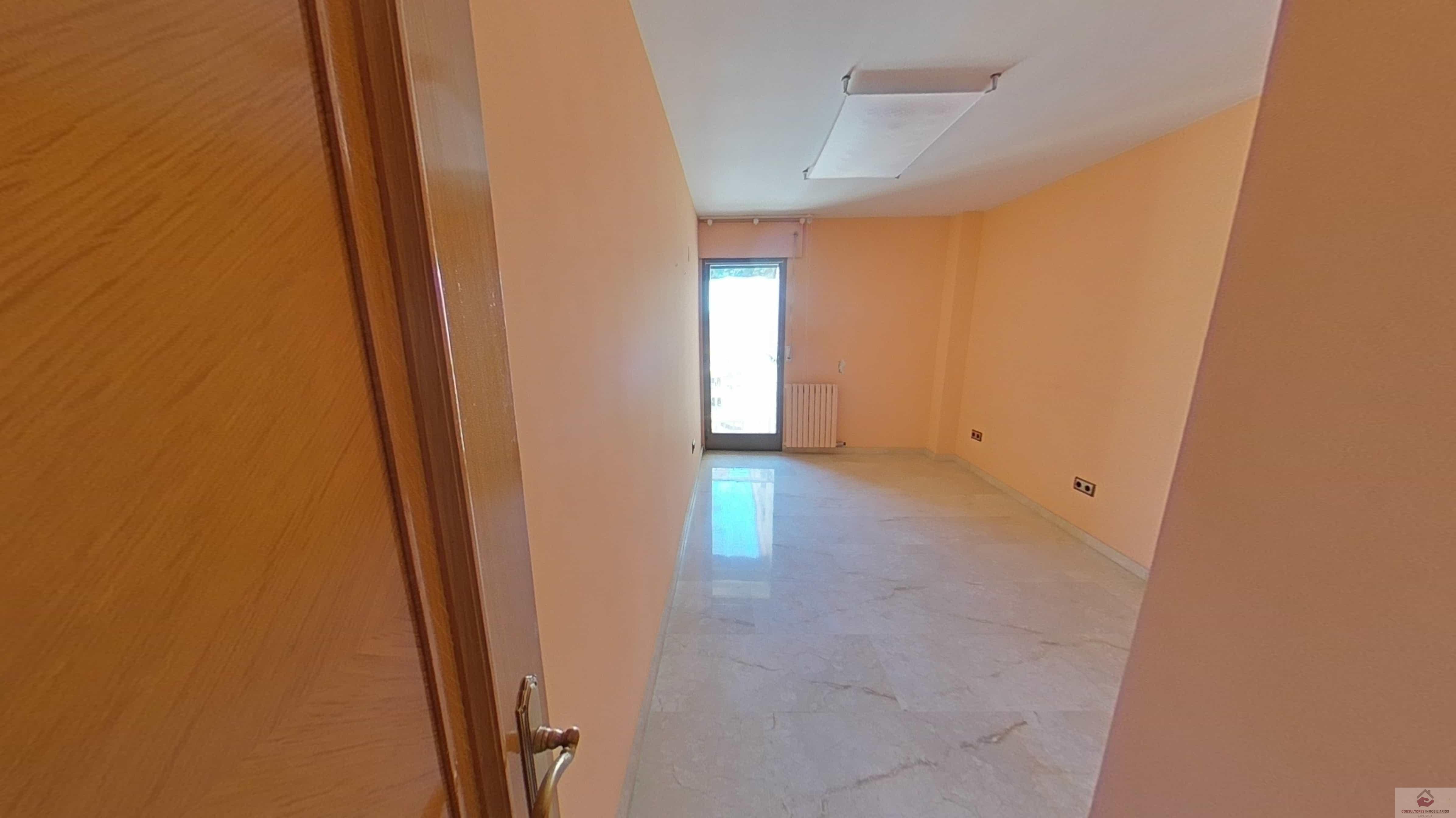 For sale of flat in Zaragoza