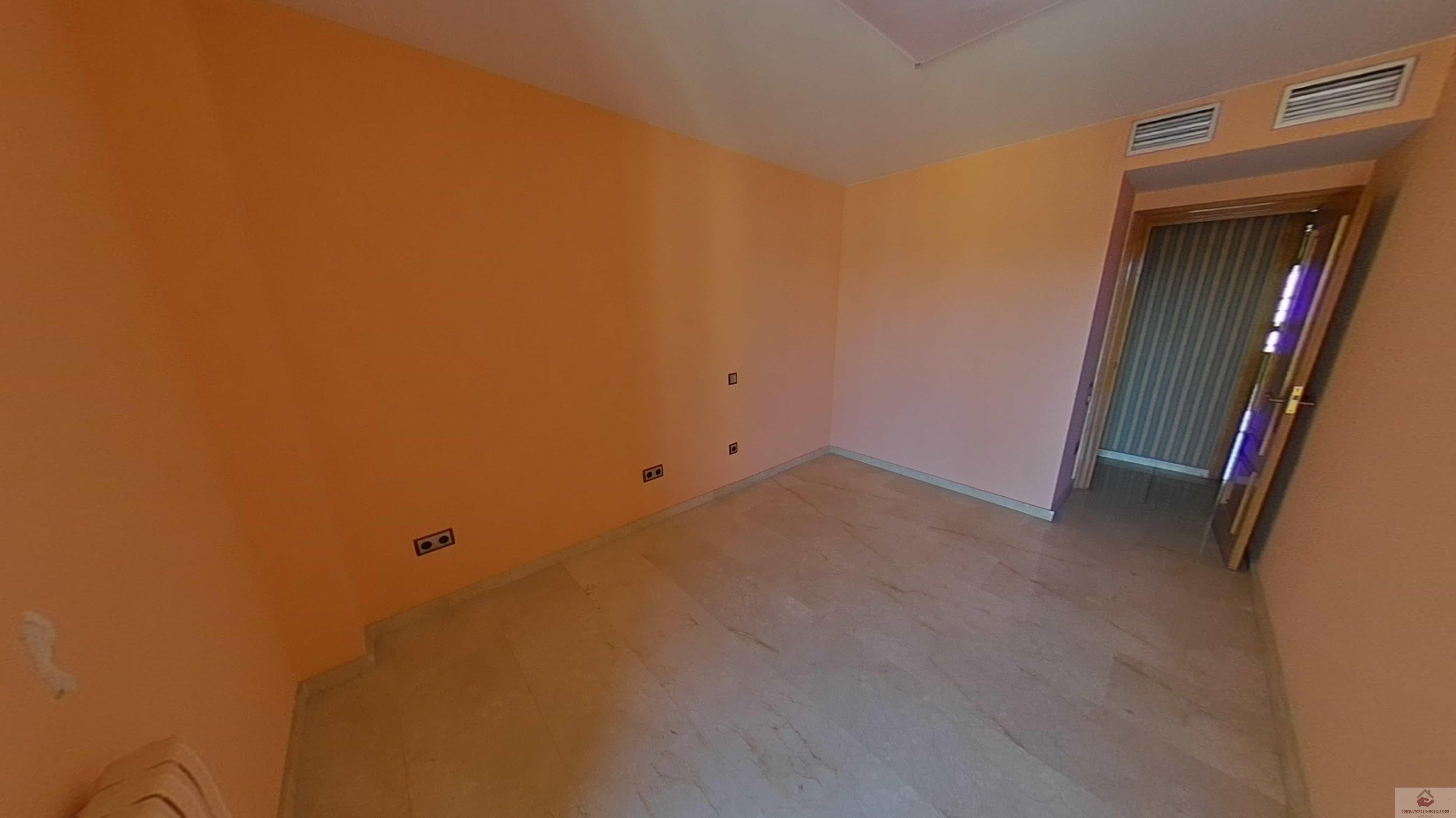 For sale of flat in Zaragoza