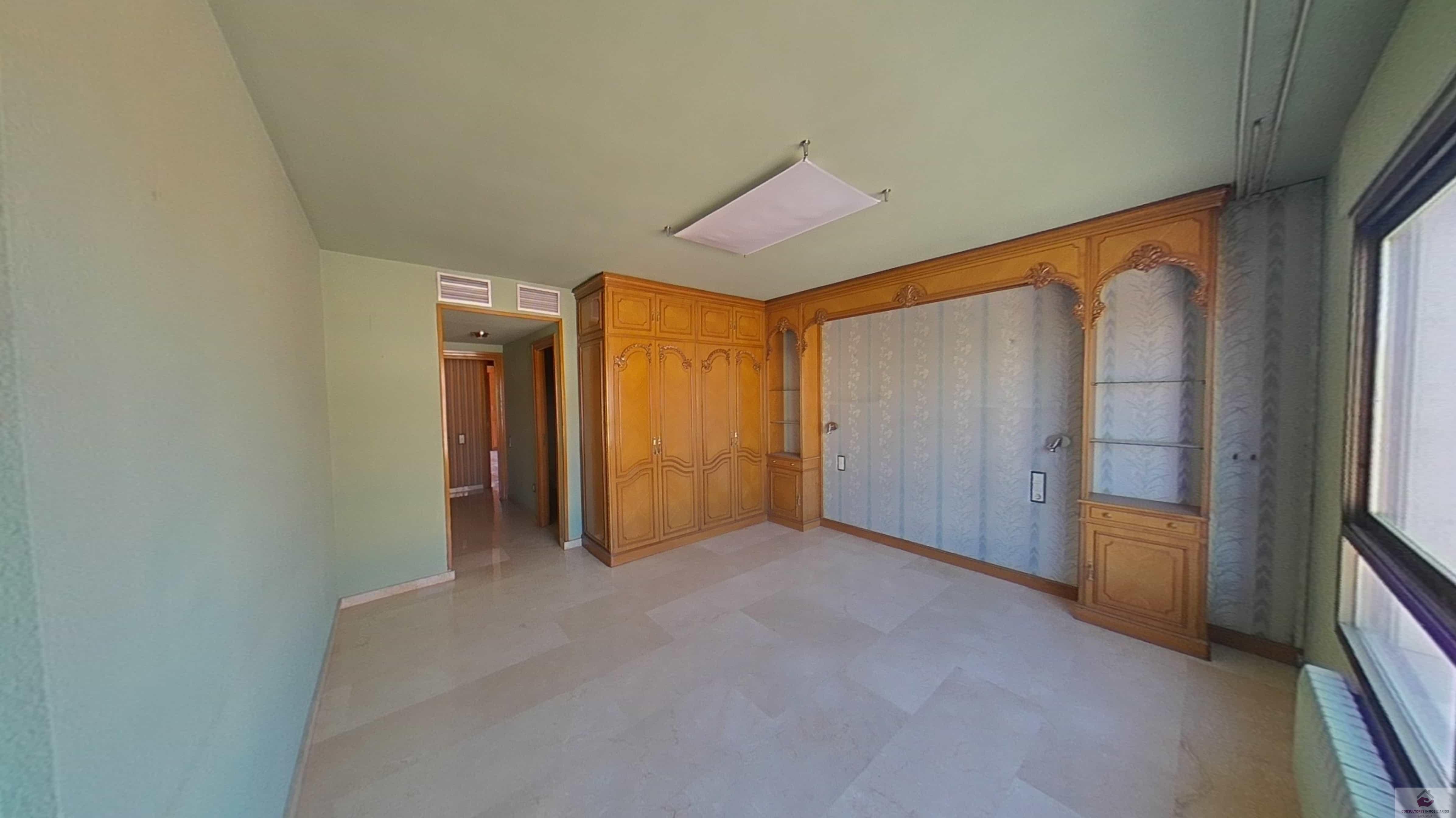For sale of flat in Zaragoza