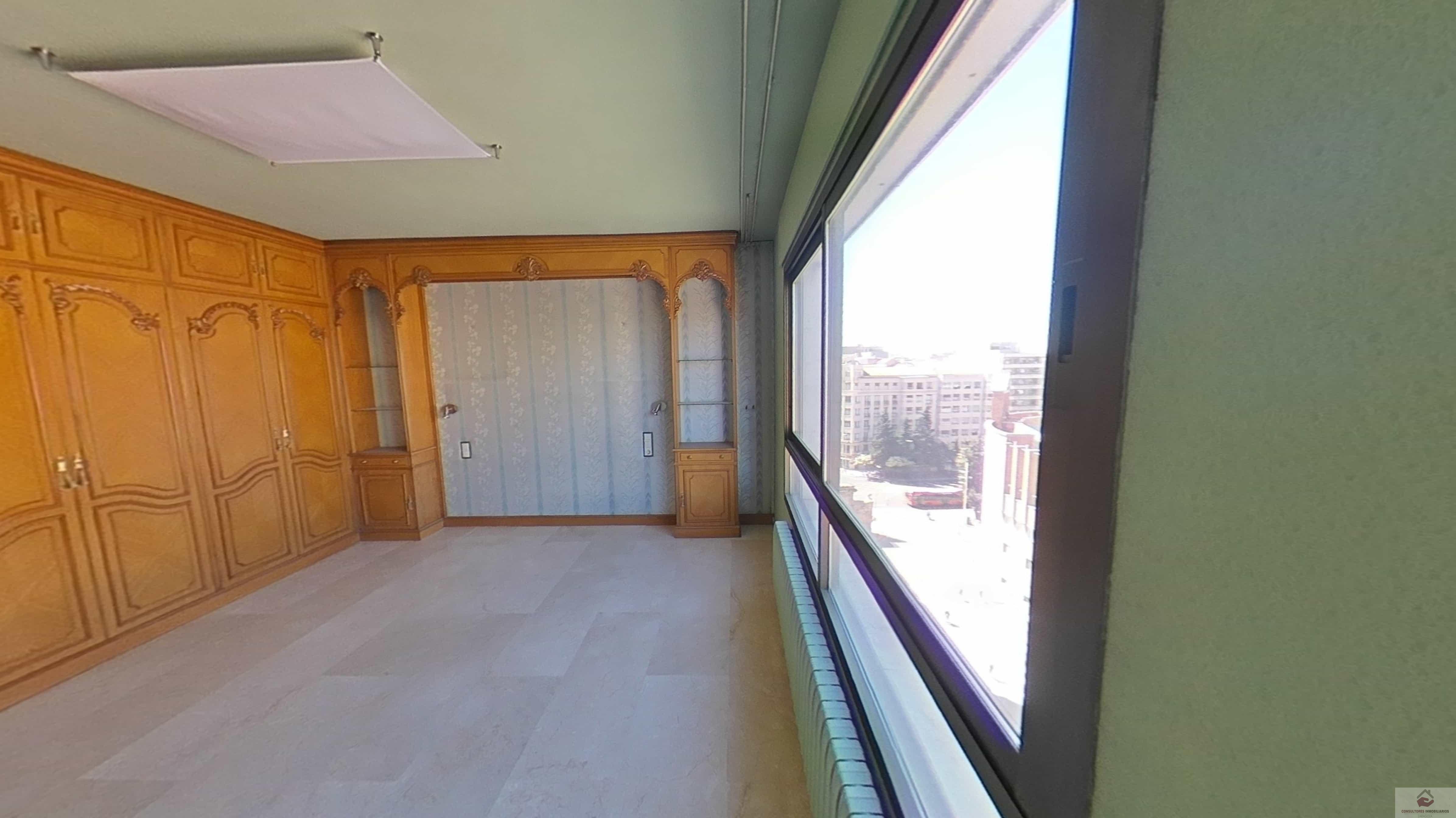 For sale of flat in Zaragoza