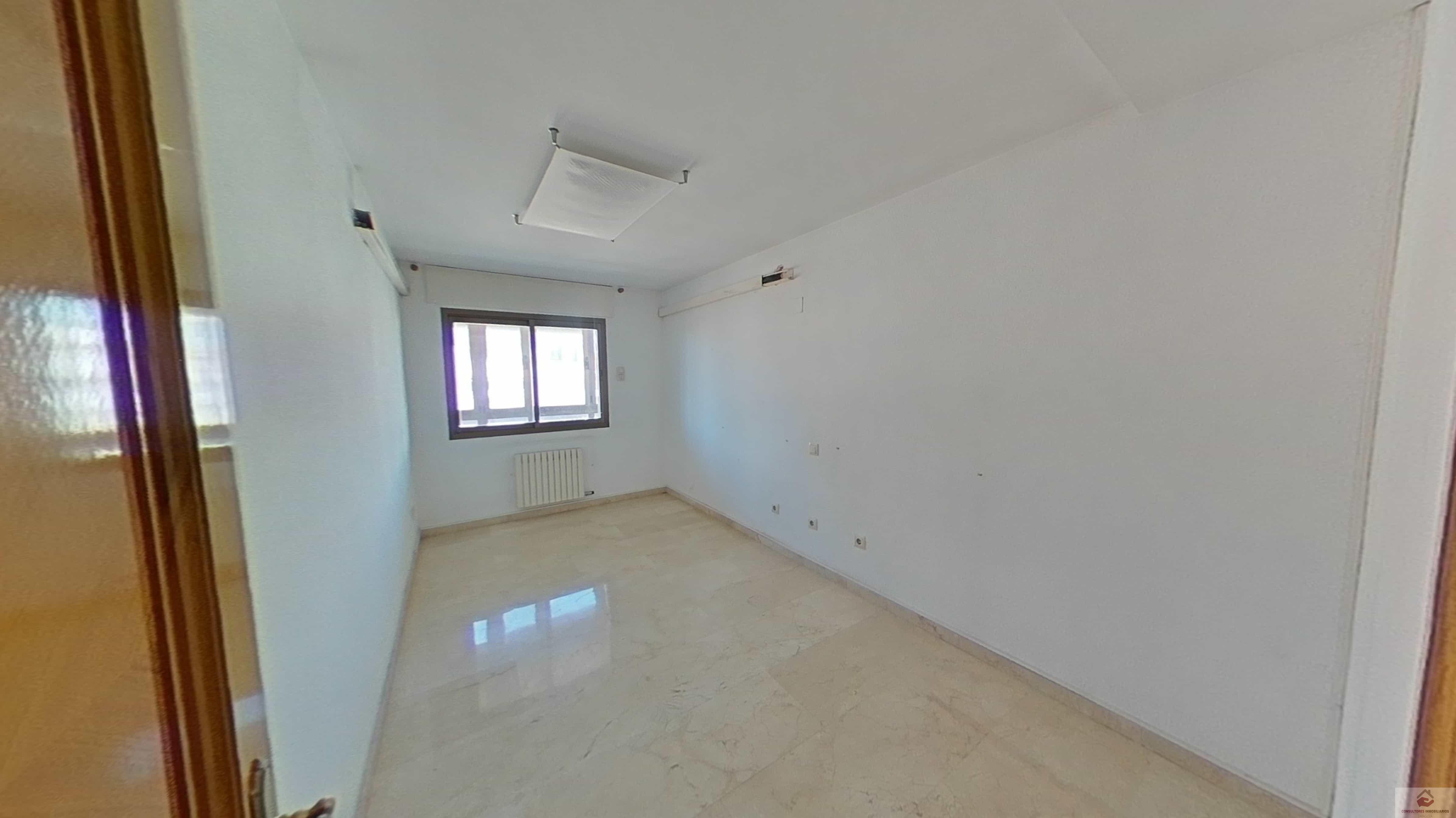 For sale of flat in Zaragoza