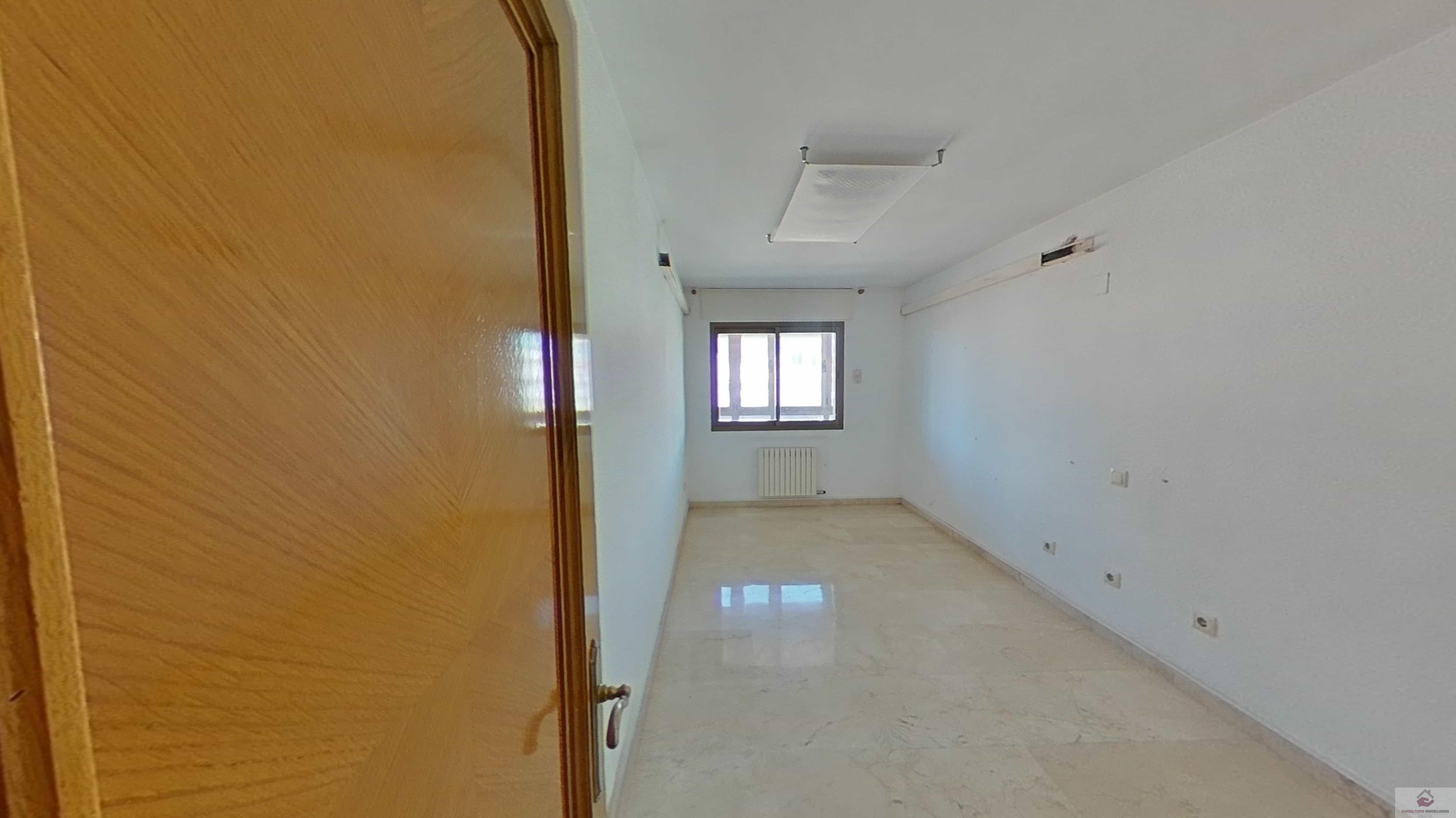 For sale of flat in Zaragoza