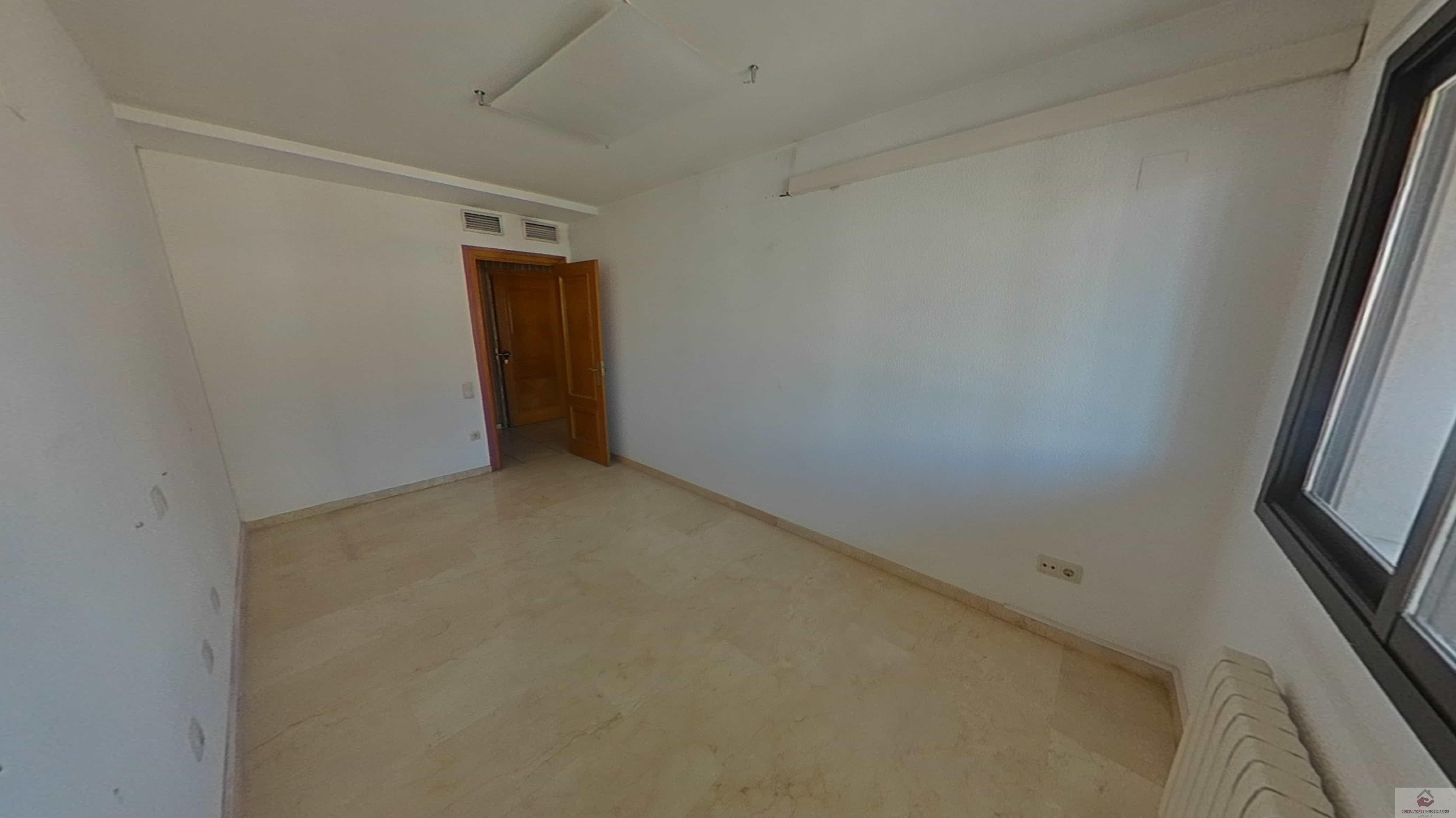 For sale of flat in Zaragoza