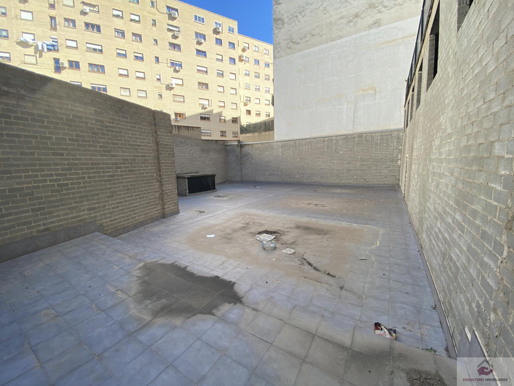 Venta de local en Zaragoza