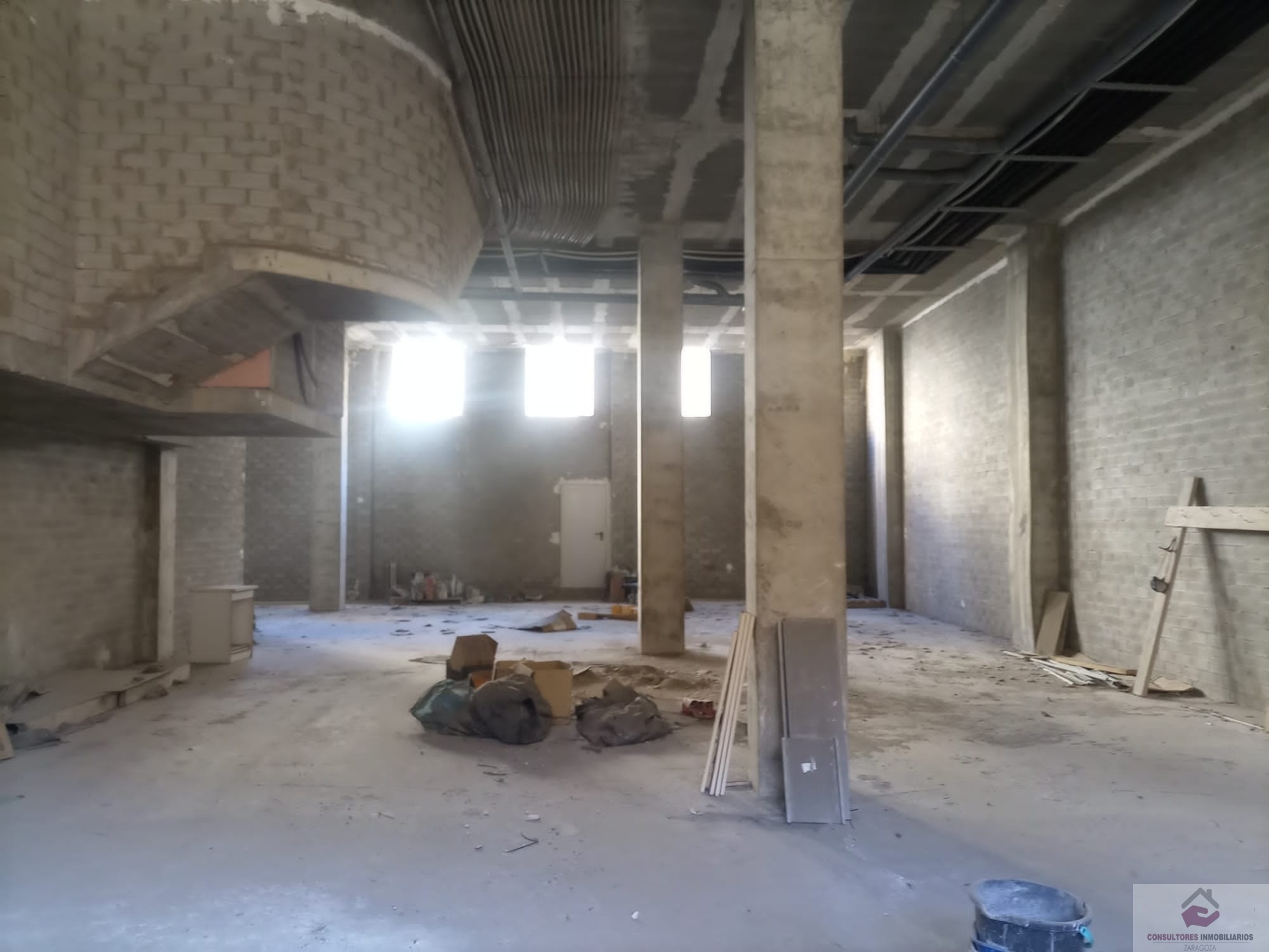 For sale of premises in Zaragoza