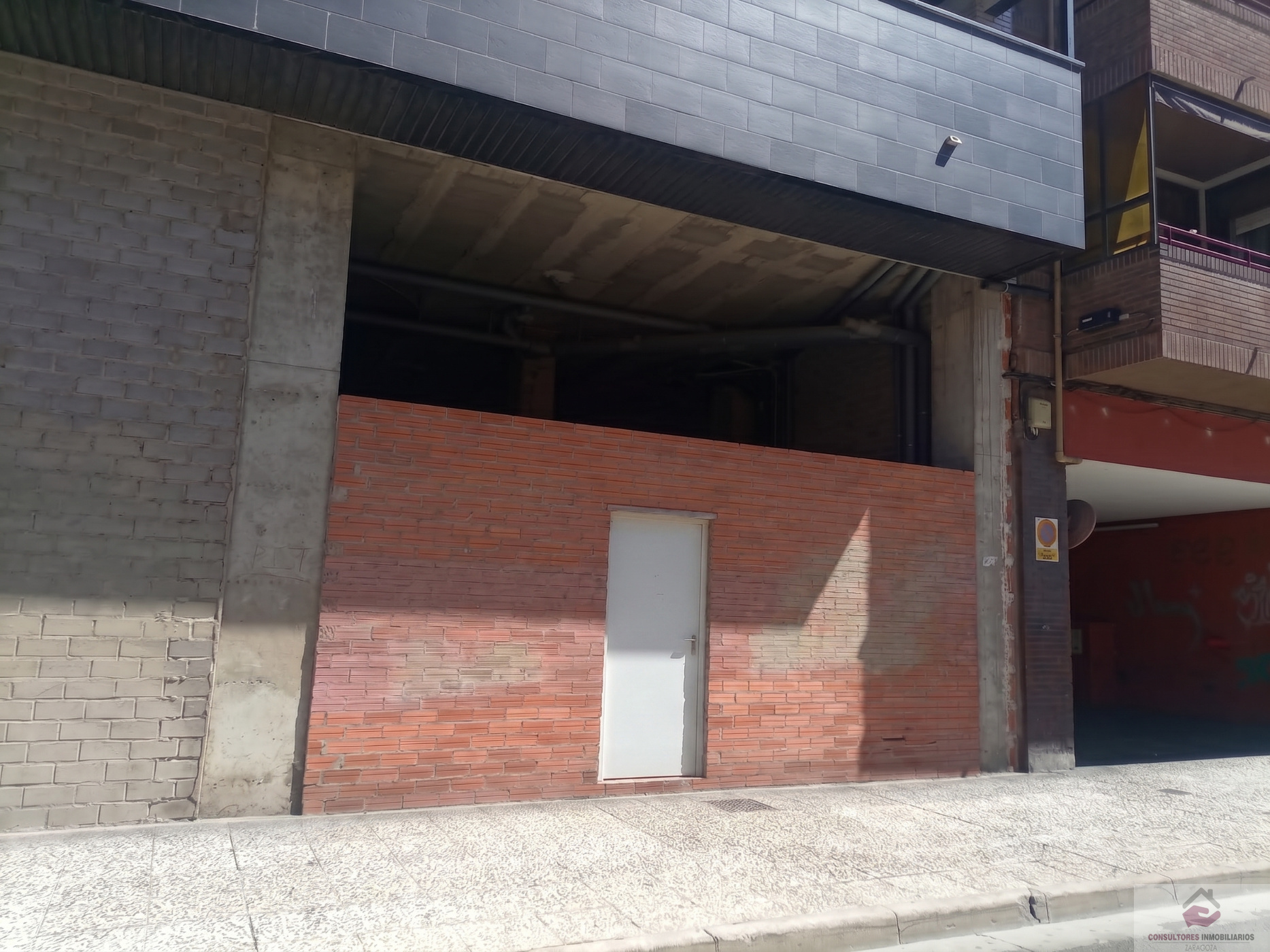 For sale of premises in Zaragoza