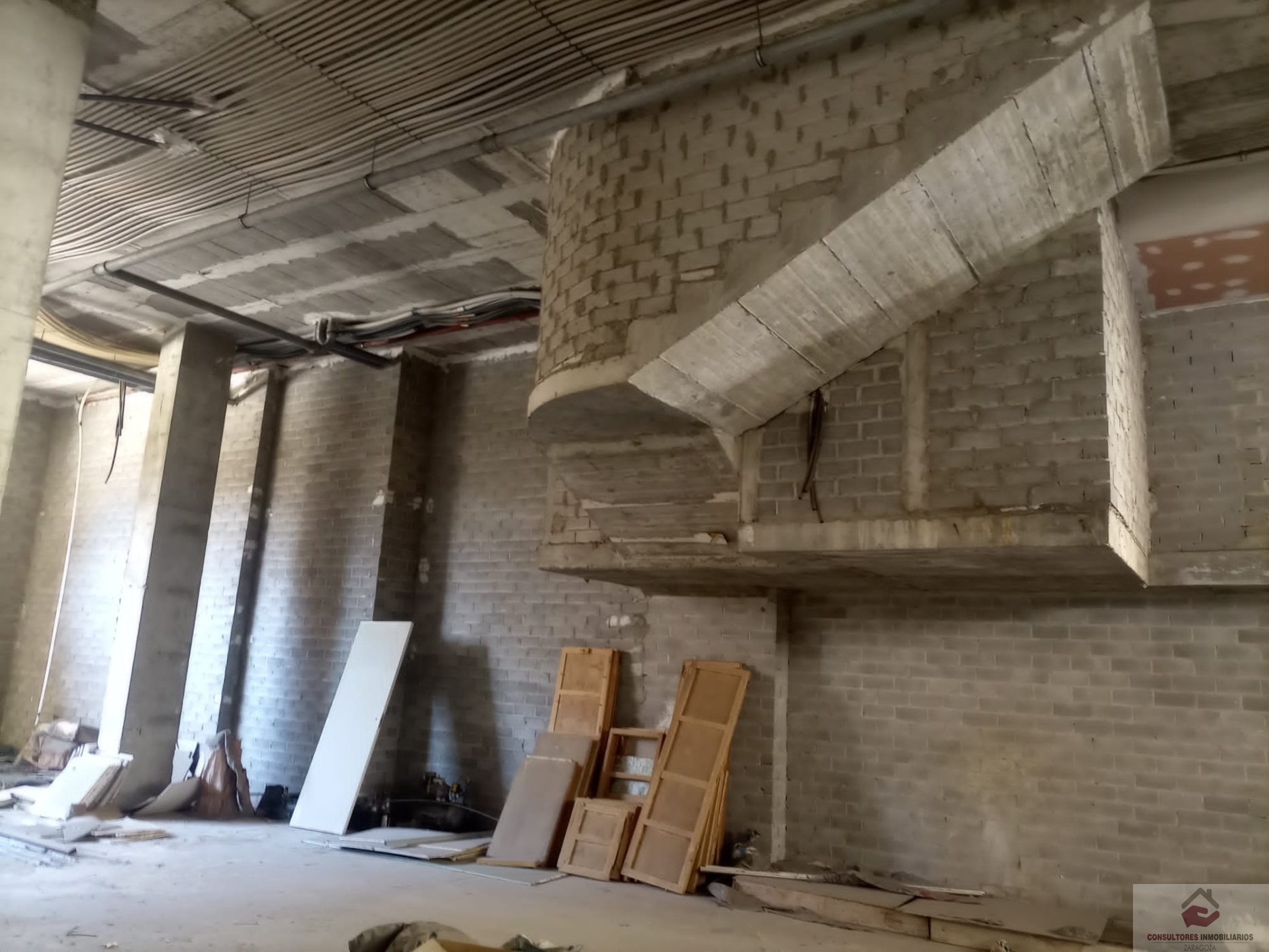 For sale of premises in Zaragoza