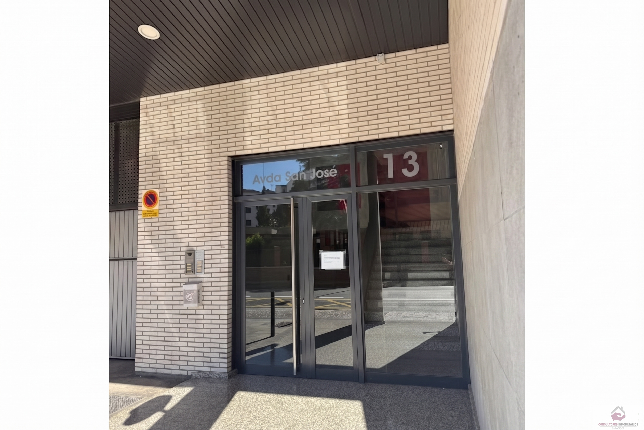 For sale of premises in Zaragoza