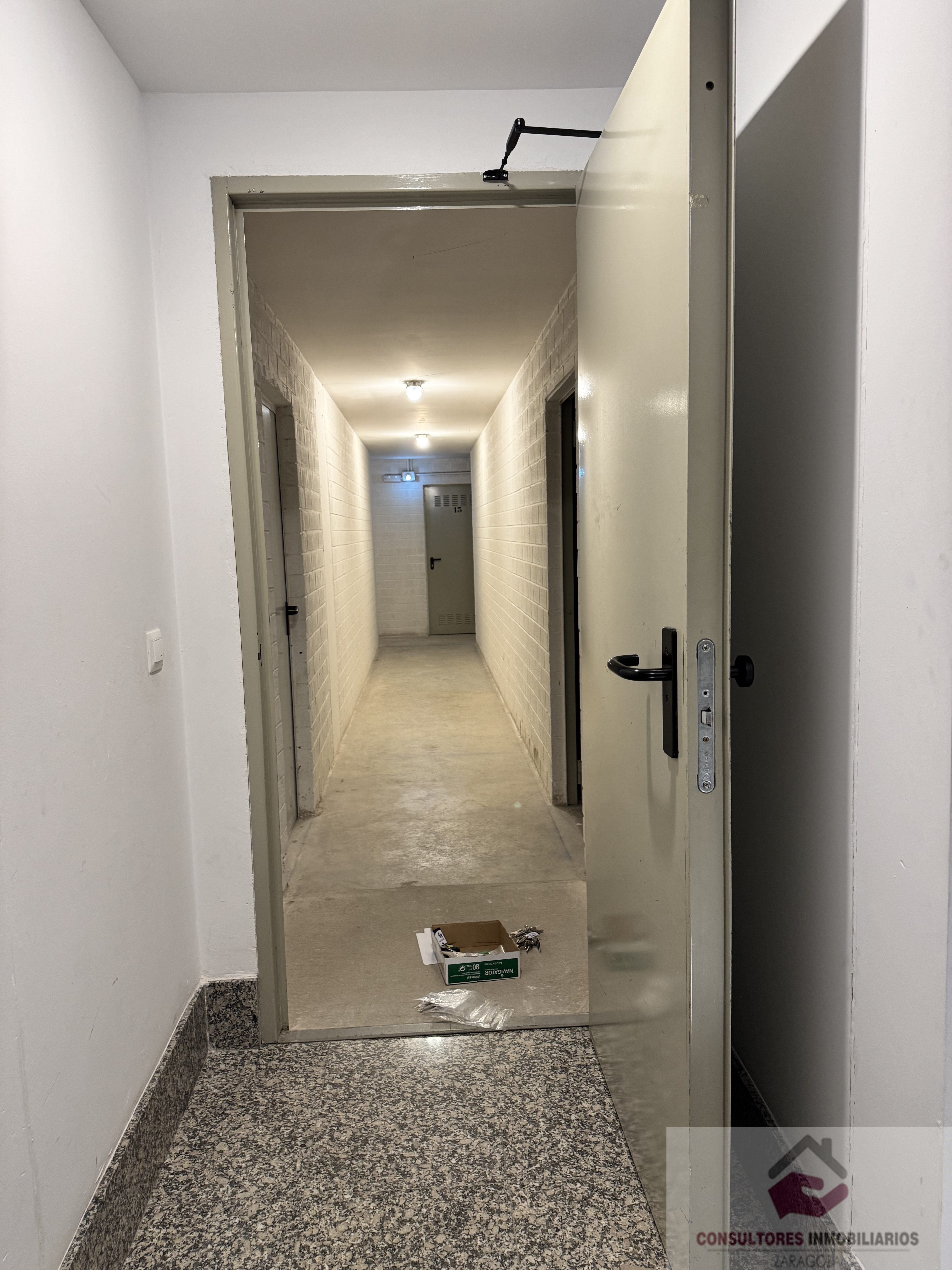 Venta de local en Cuarte de Huerva