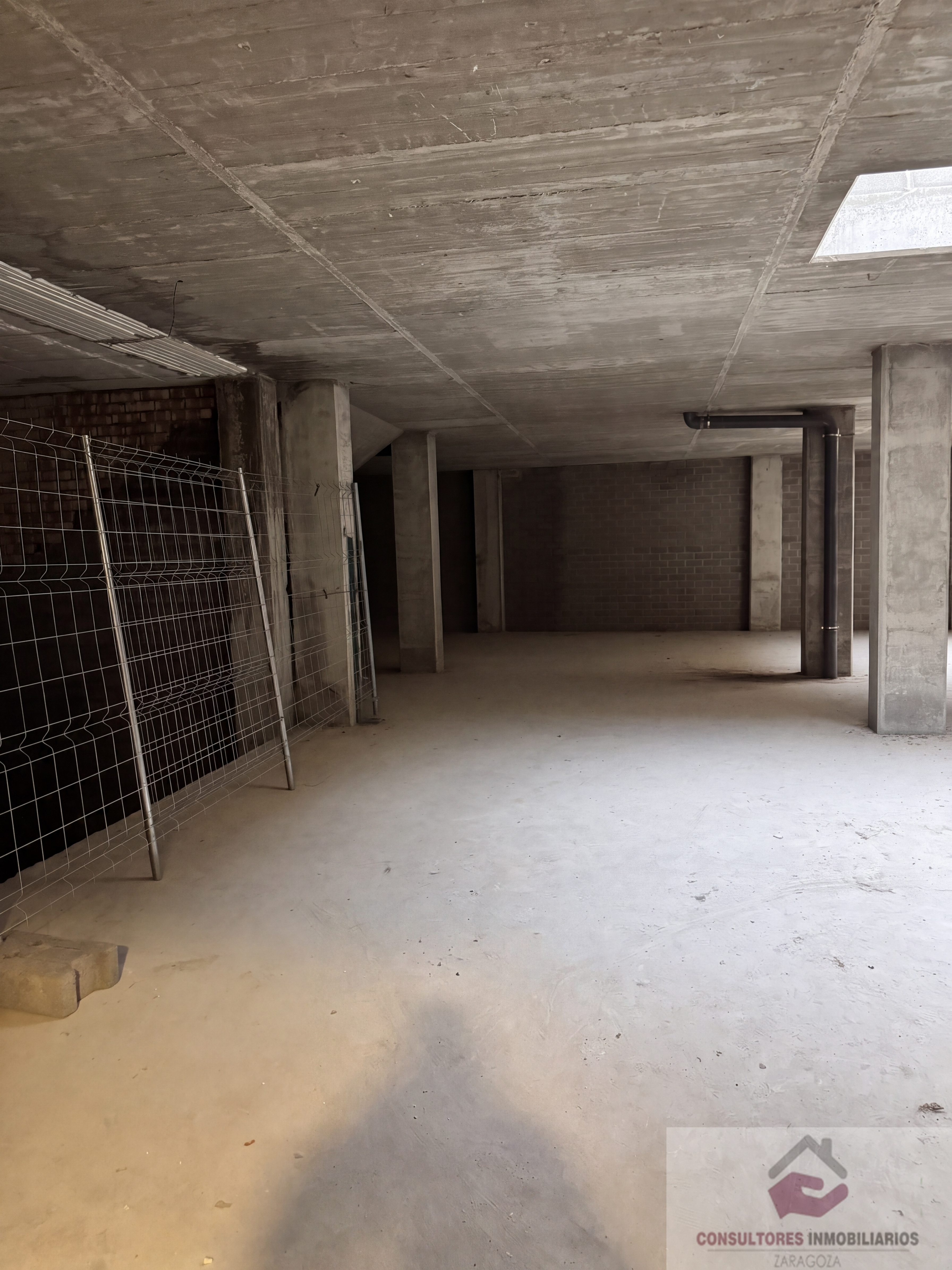Venta de local en Cuarte de Huerva
