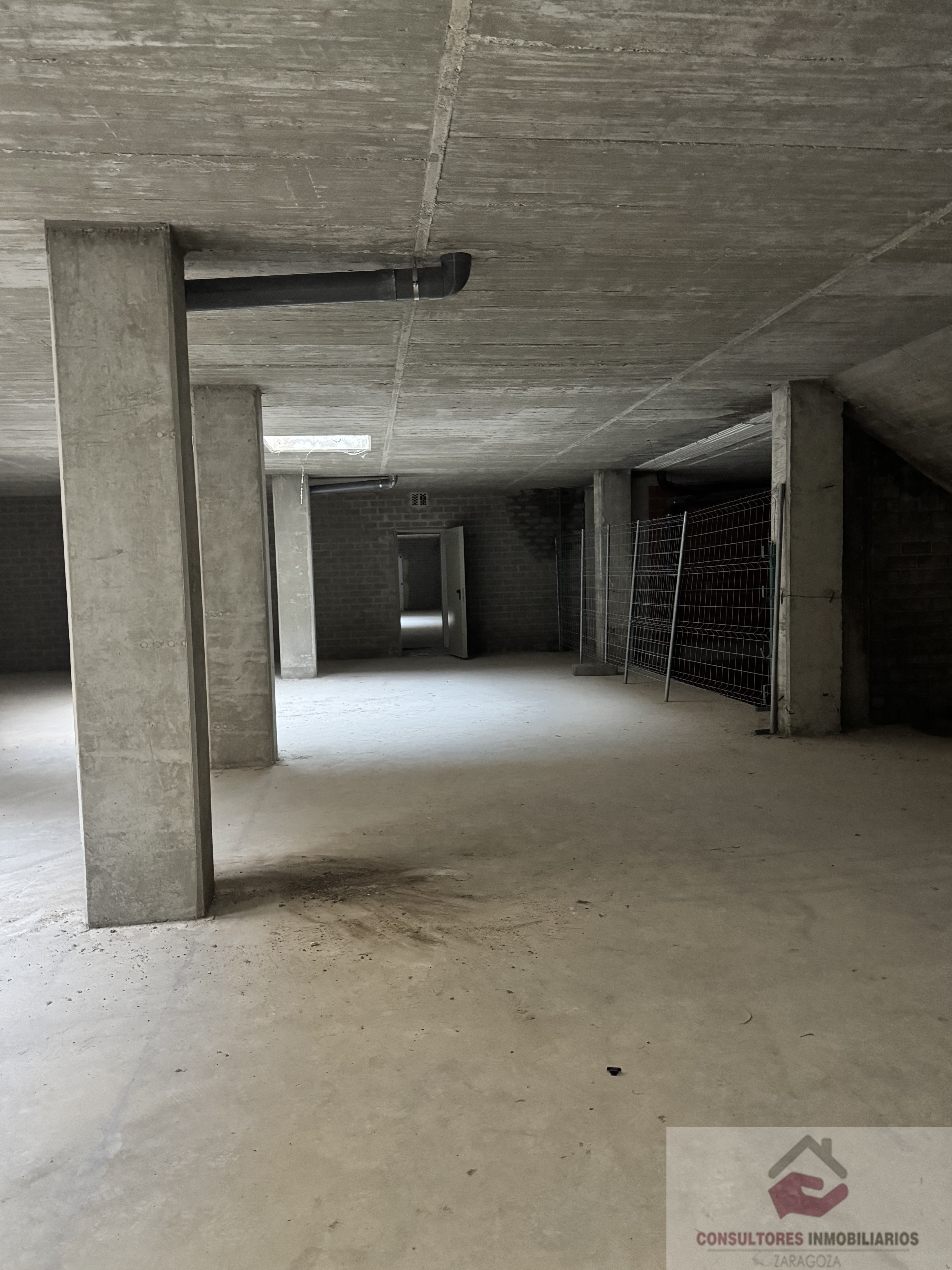 Venta de local en Cuarte de Huerva