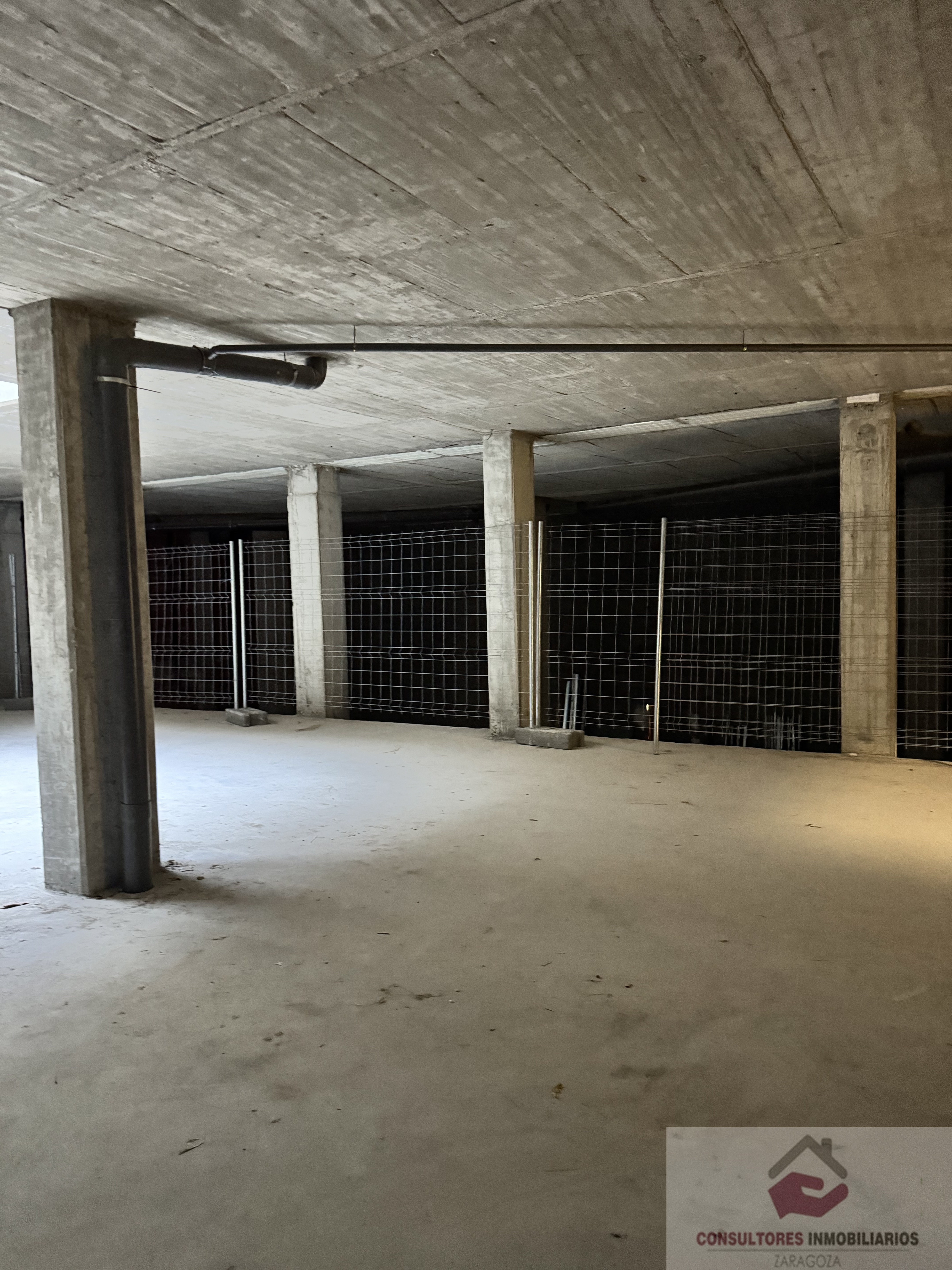 Venta de local en Cuarte de Huerva