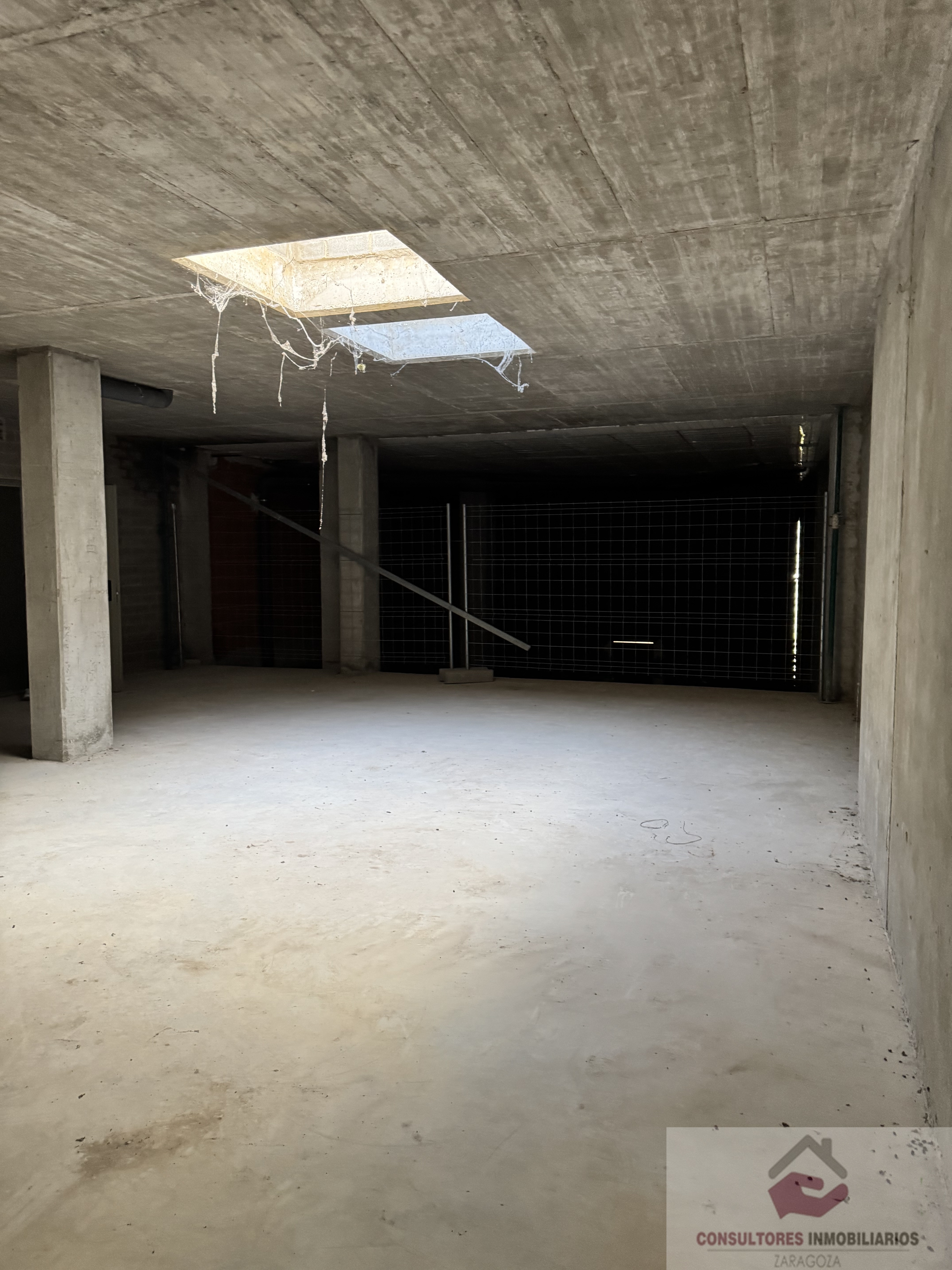 Venta de local en Cuarte de Huerva