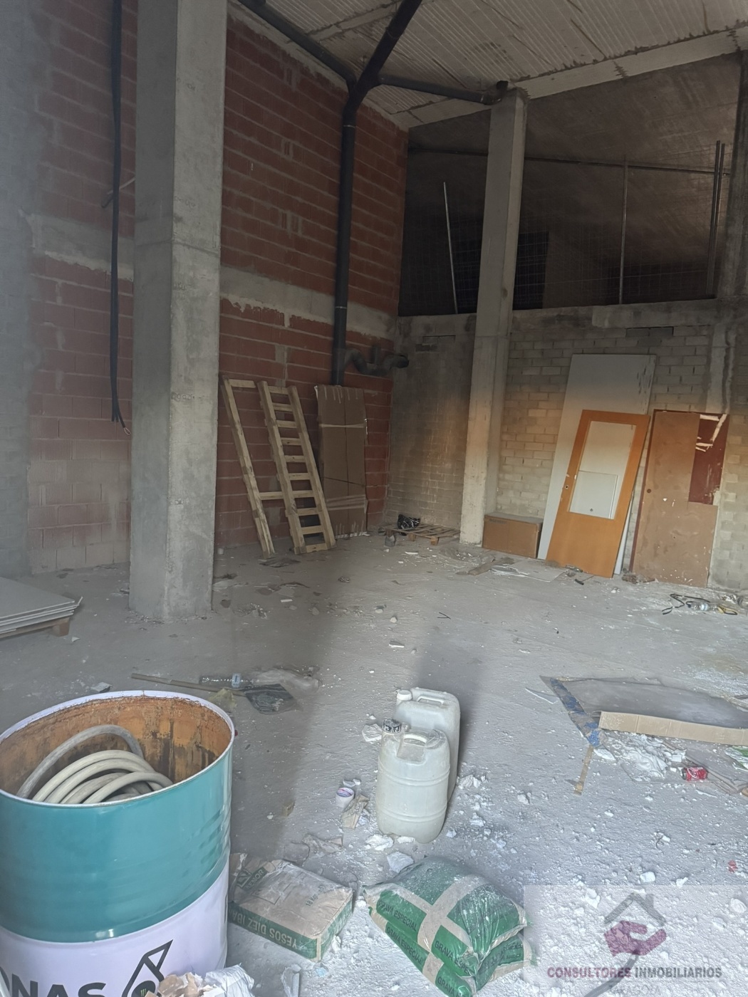 Venta de local en Cuarte de Huerva
