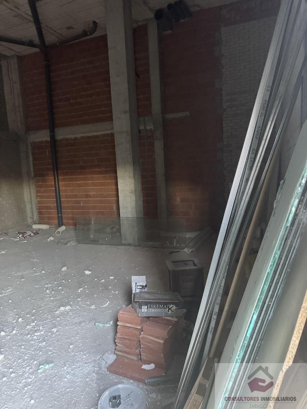 Venta de local en Cuarte de Huerva