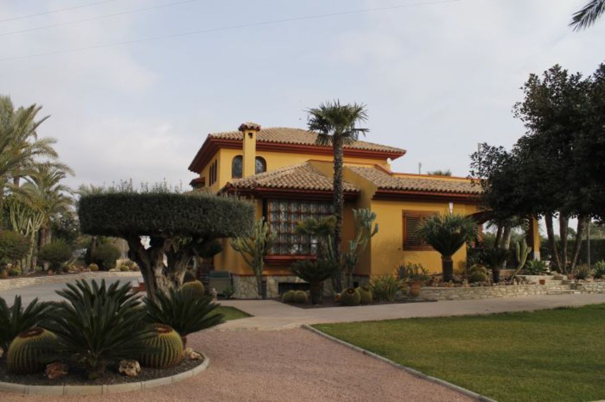 For sale of chalet in Elche-Elx