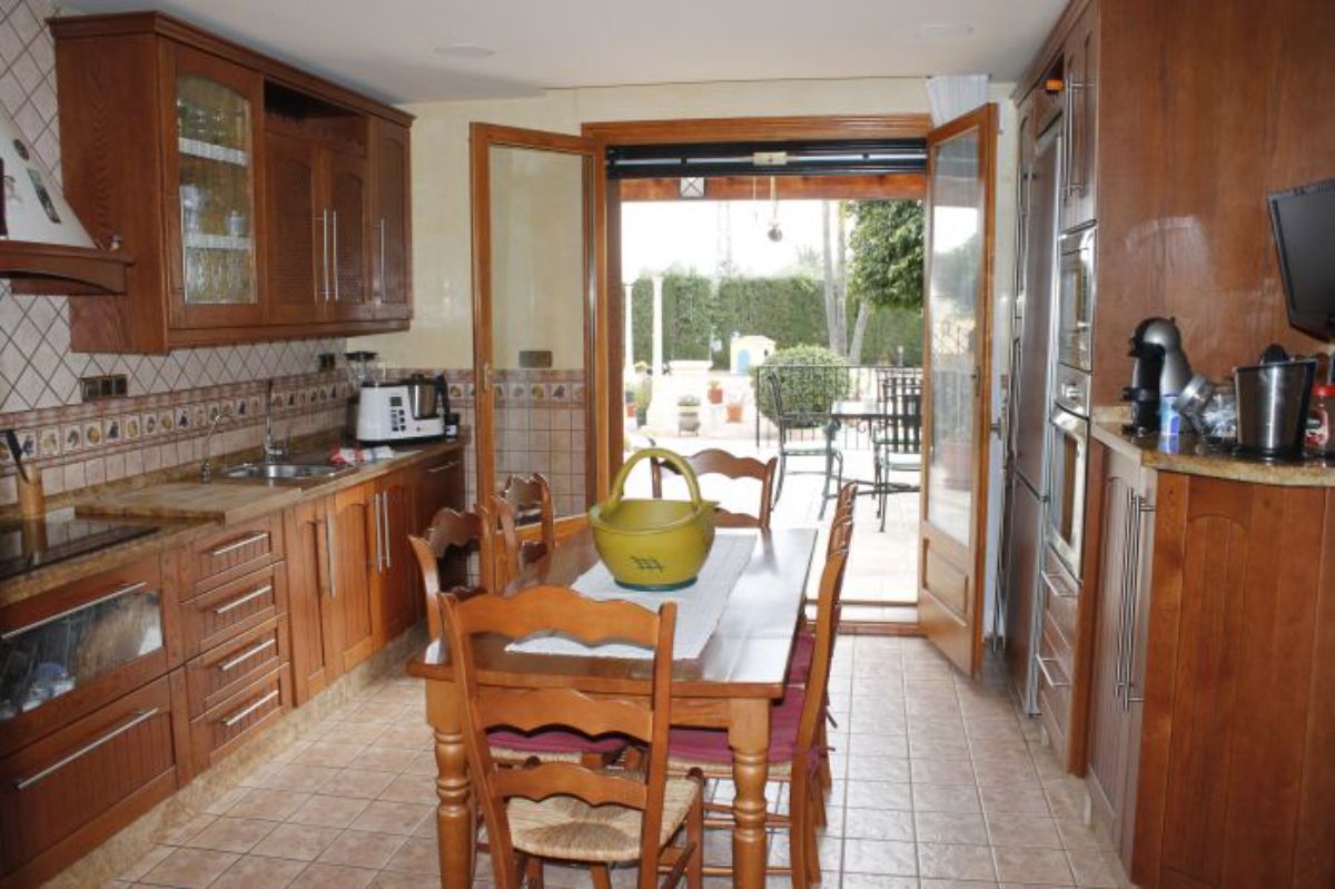 For sale of chalet in Elche-Elx