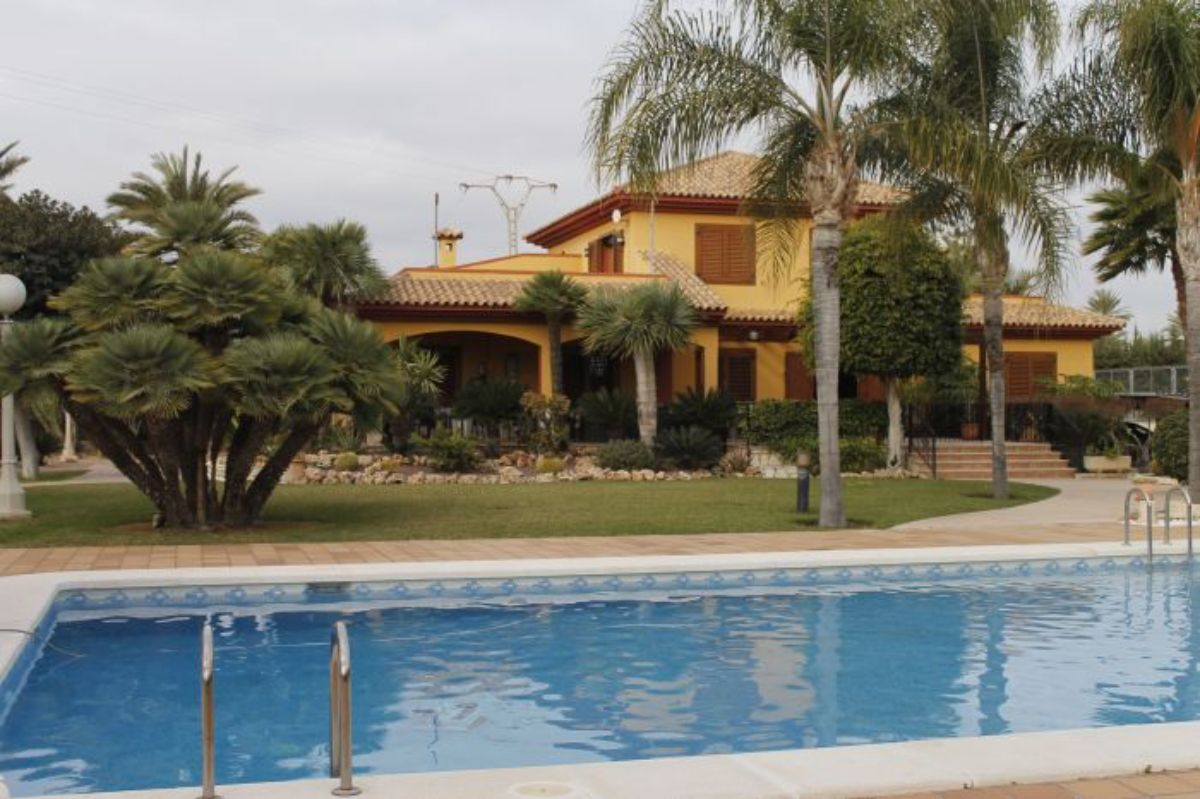 For sale of chalet in Elche-Elx