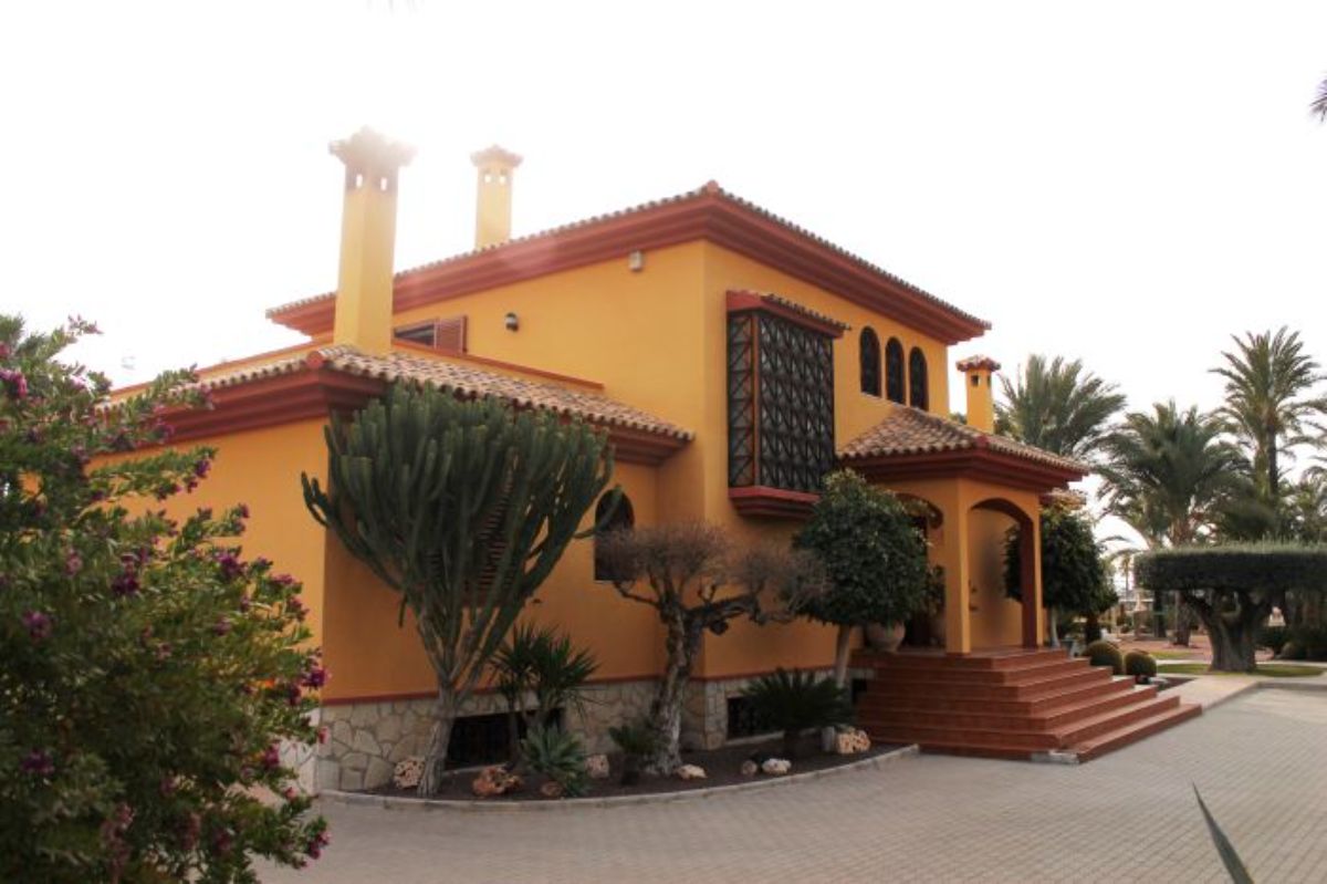 For sale of chalet in Elche-Elx
