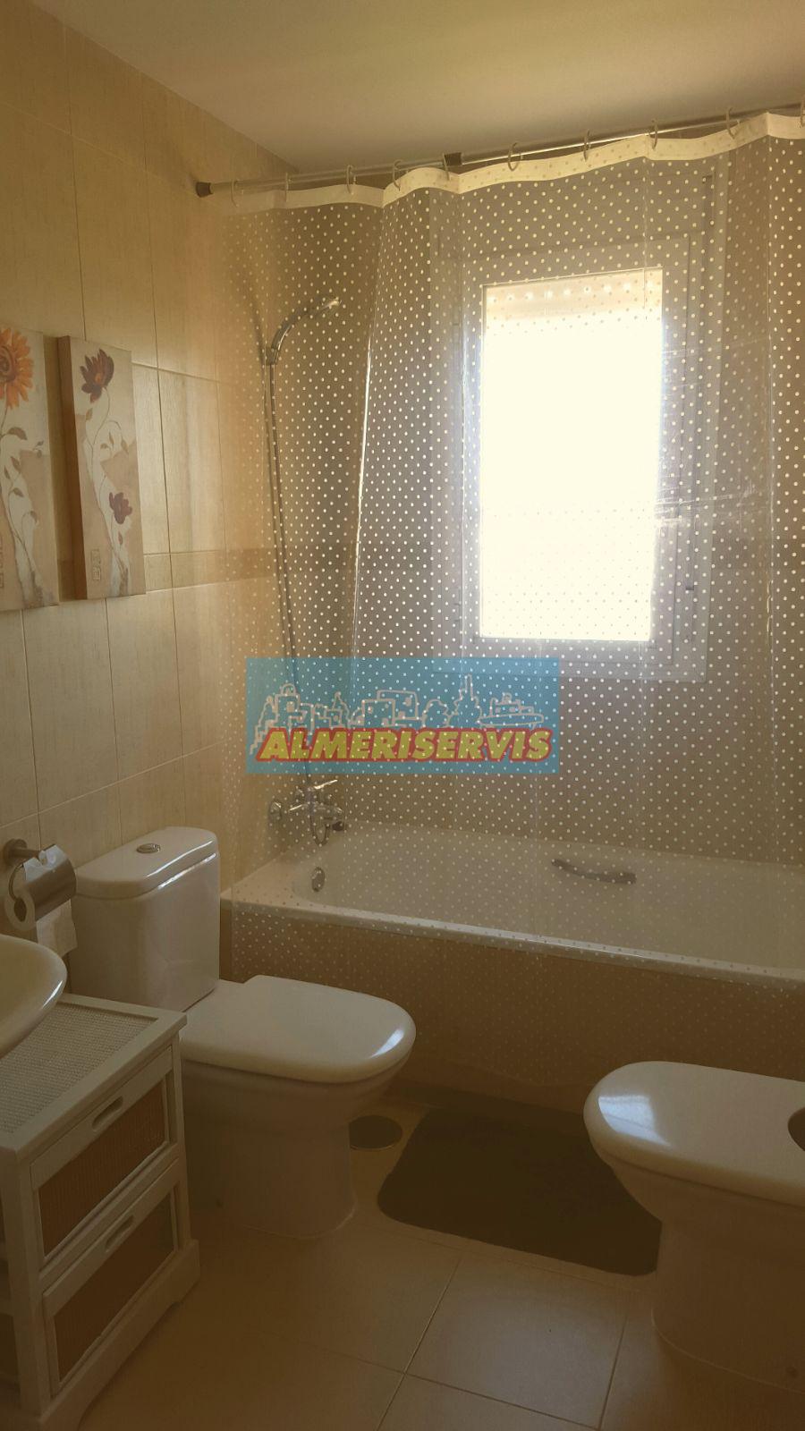 Til salg fra penthouse i Almerimar