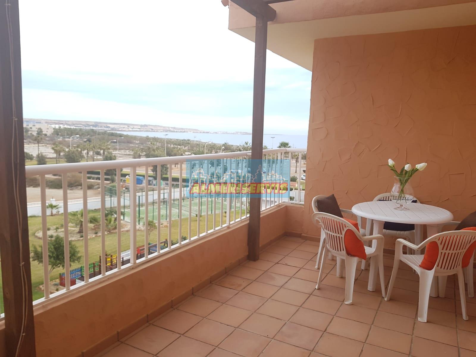 Til salg fra penthouse i Almerimar