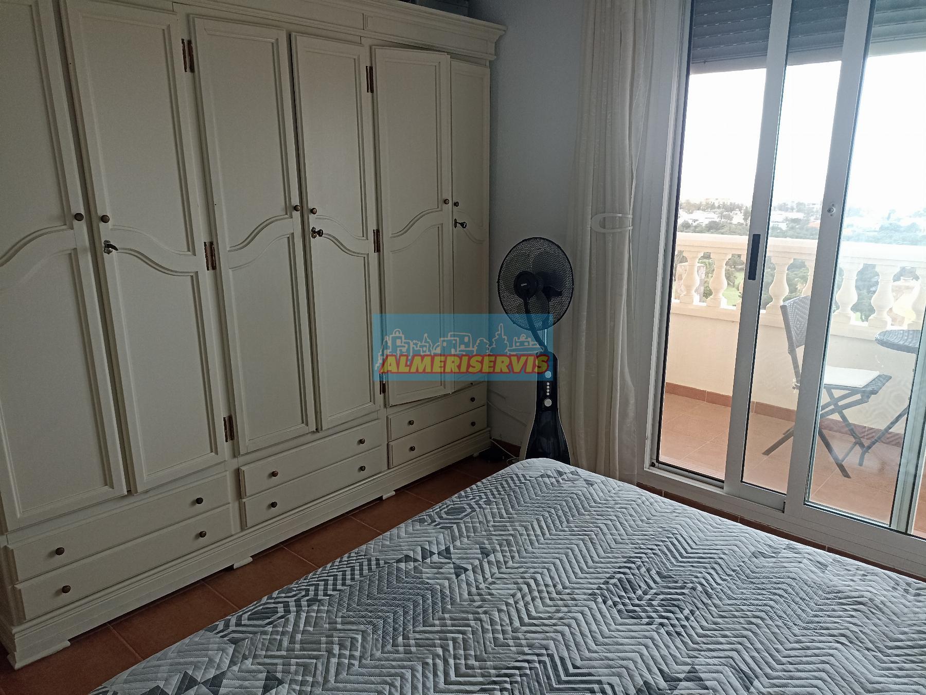 Köp av duplex i Almerimar