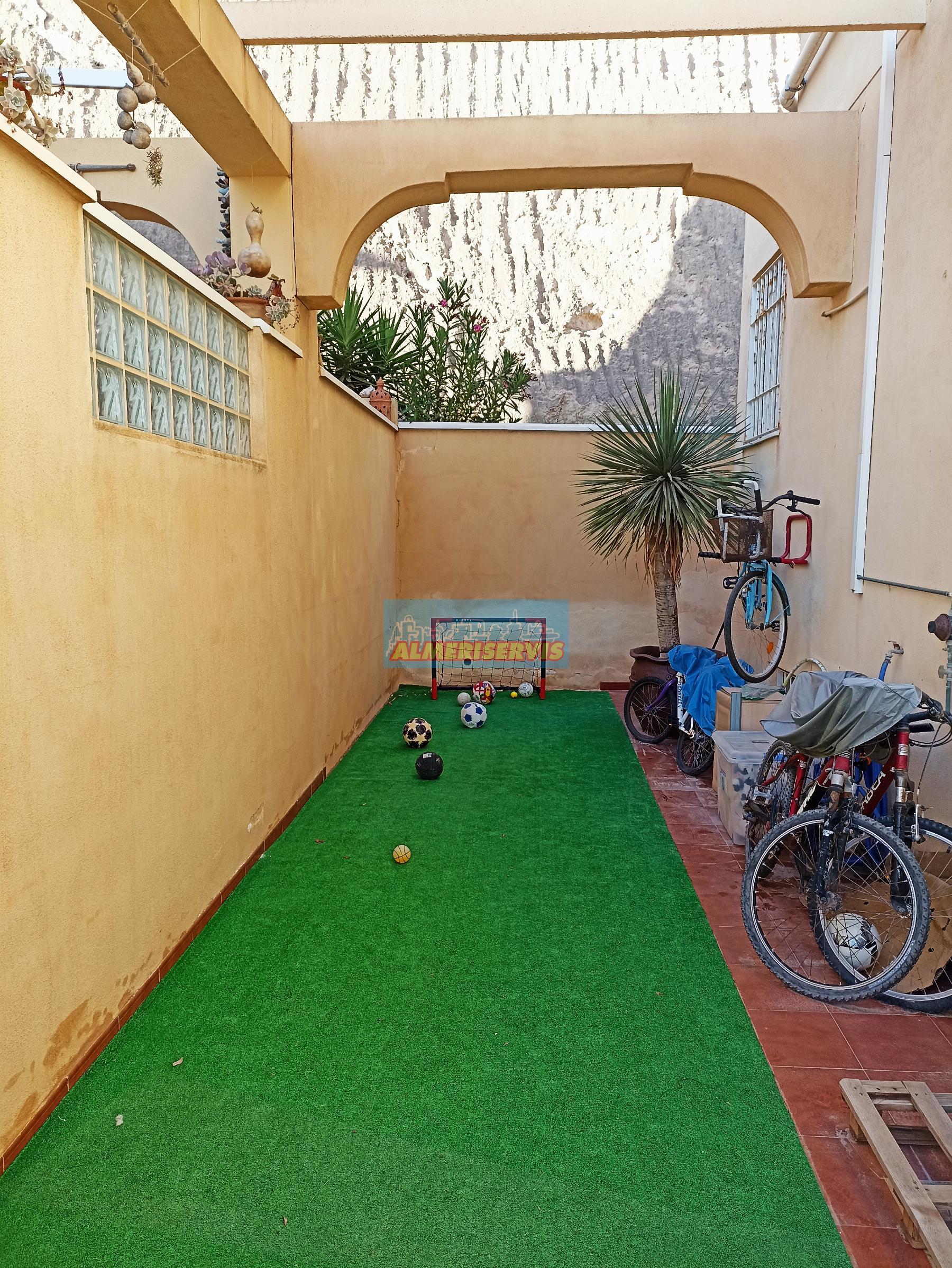 Köp av duplex i Almerimar