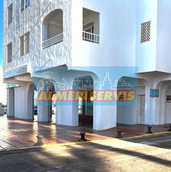 Alquiler de local comercial en Almerimar