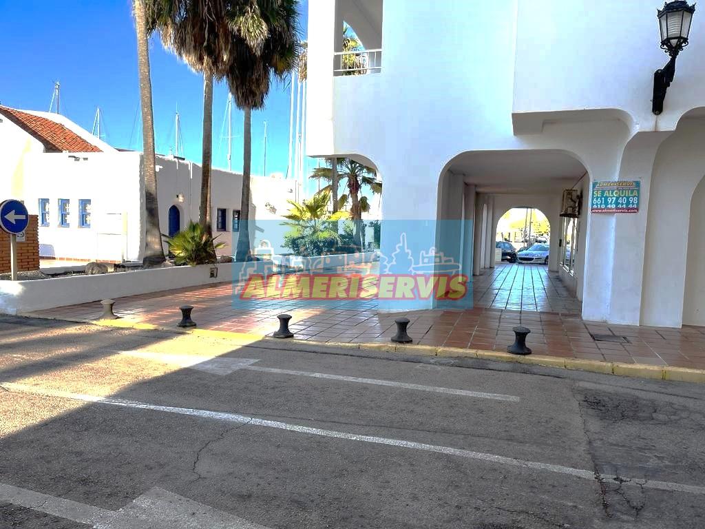 Alquiler de local comercial en Almerimar