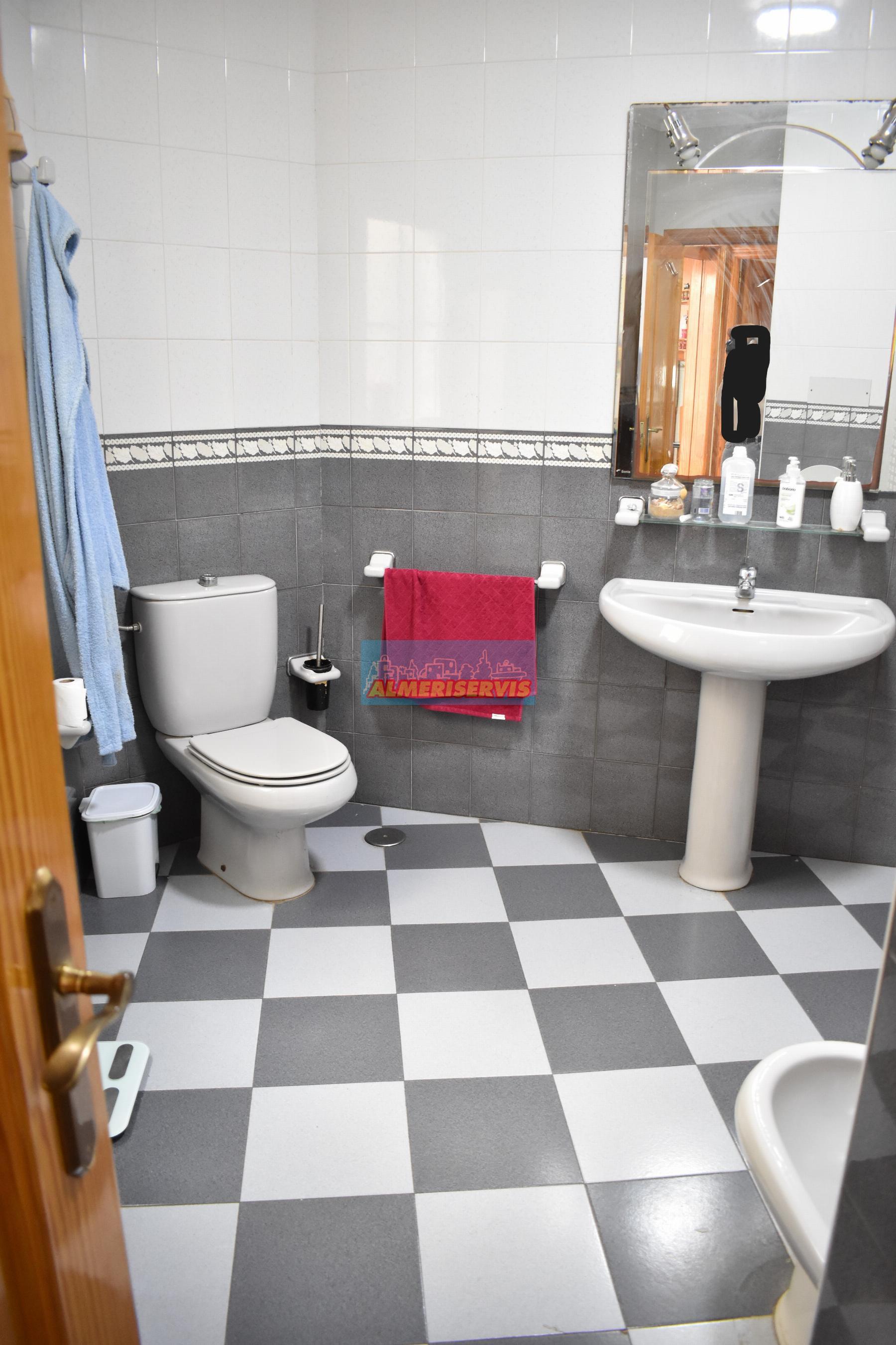 Köp av hus i Adra