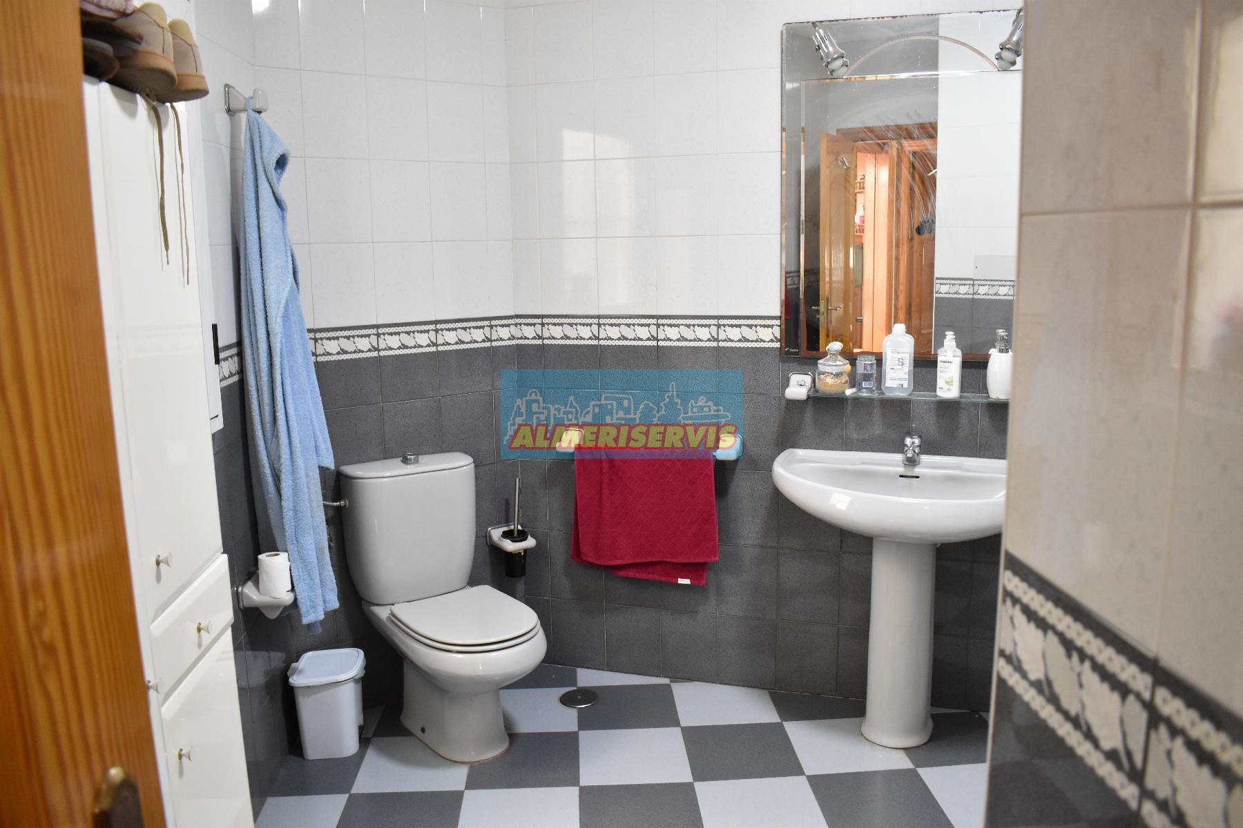 Köp av hus i Adra