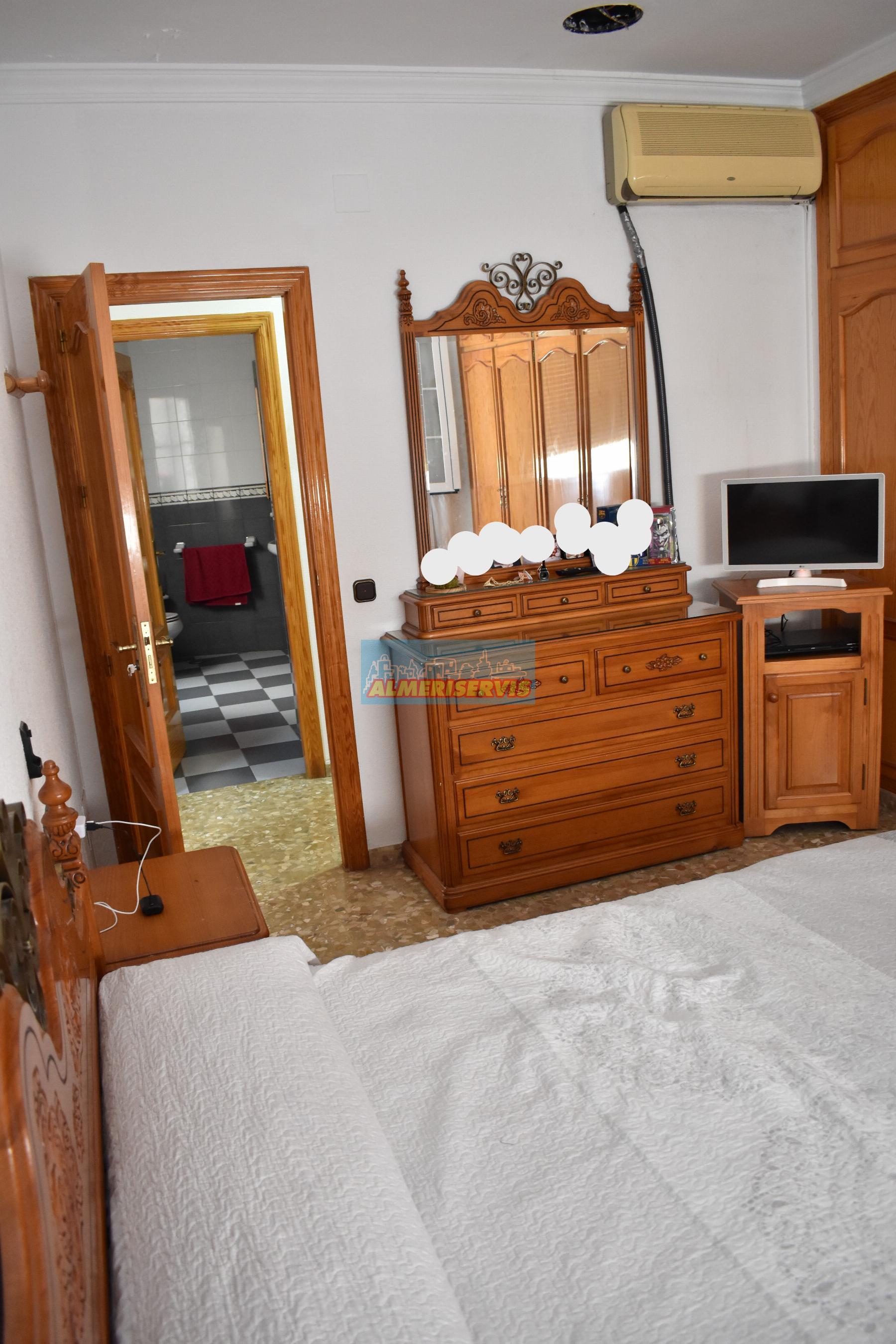 Köp av hus i Adra