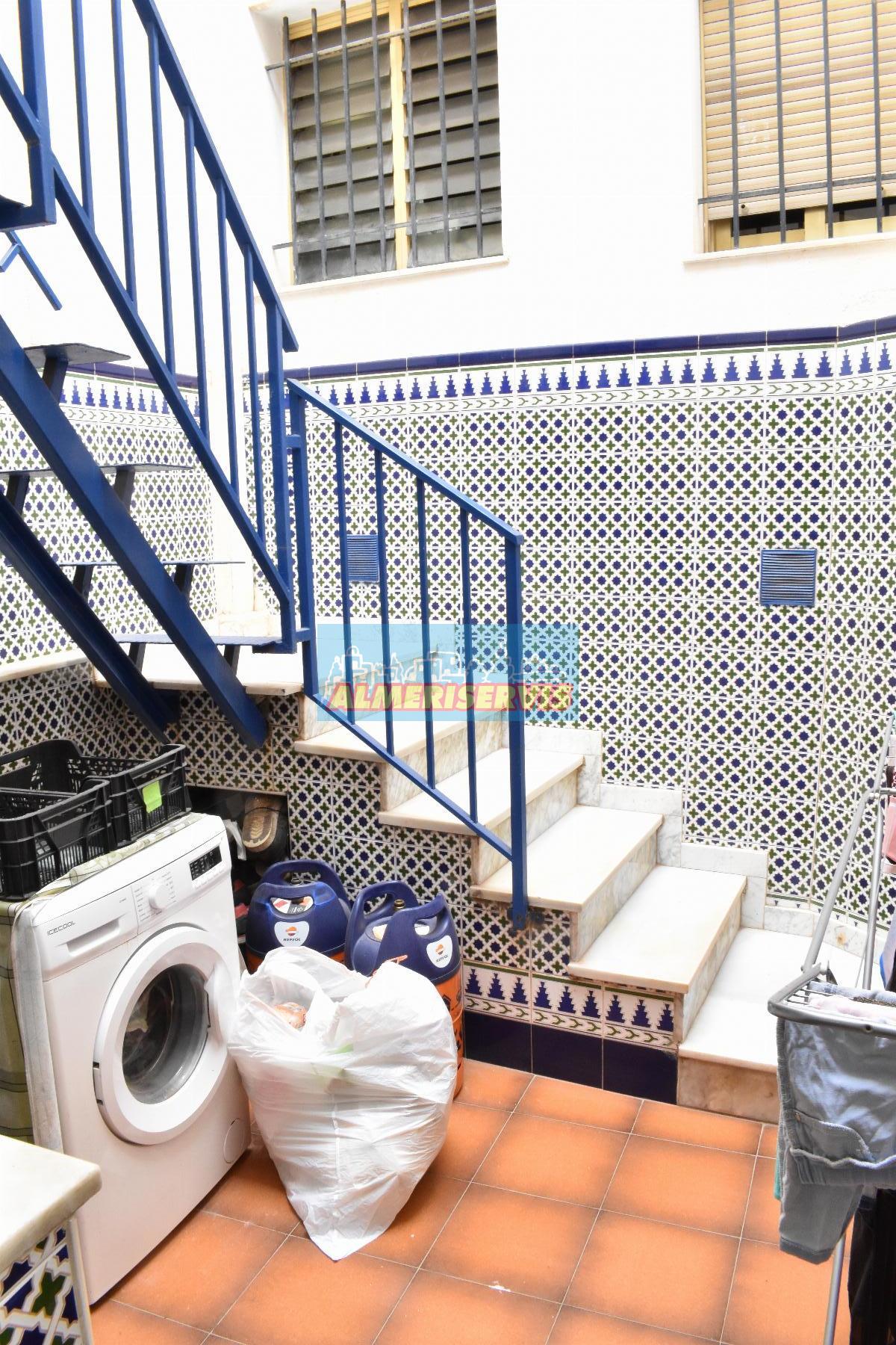 Köp av hus i Adra
