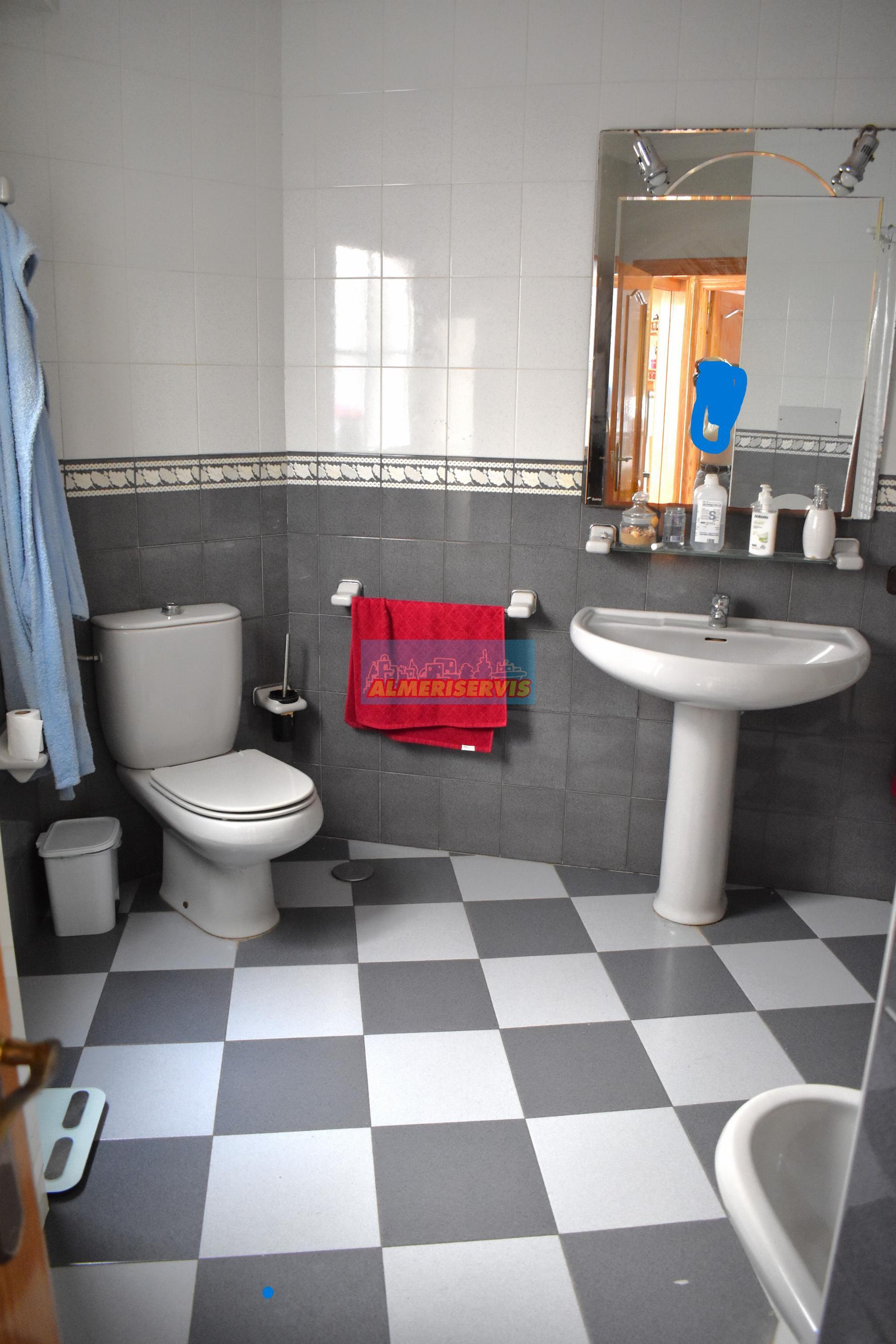 Köp av hus i Adra