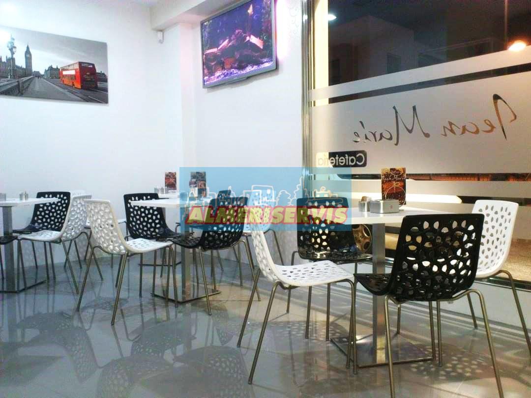 Venda de local comercial a Adra