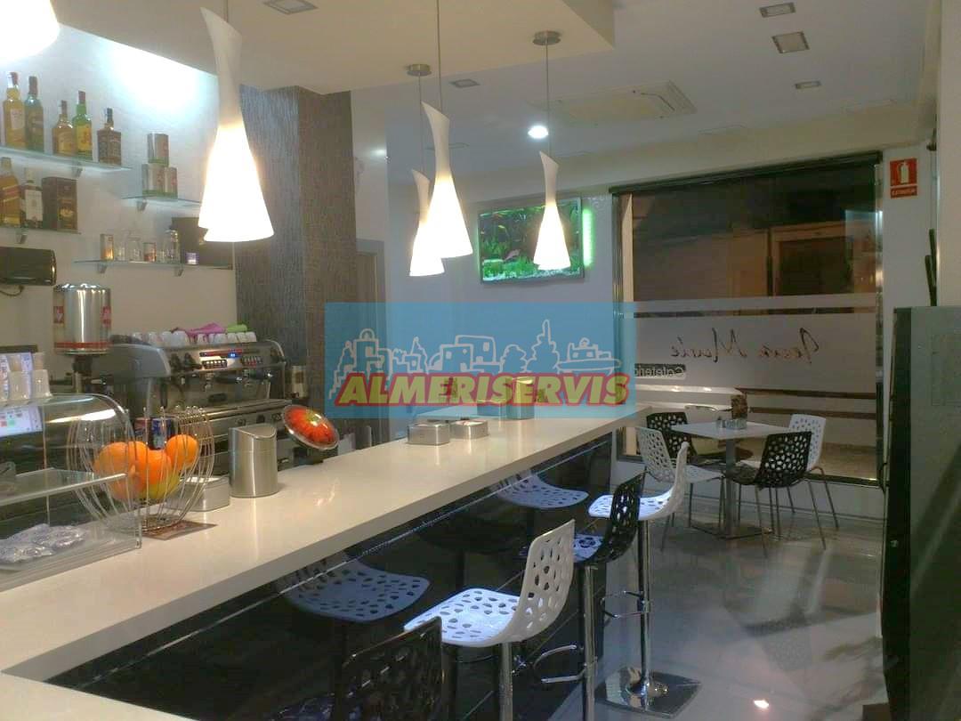 Venda de local comercial a Adra