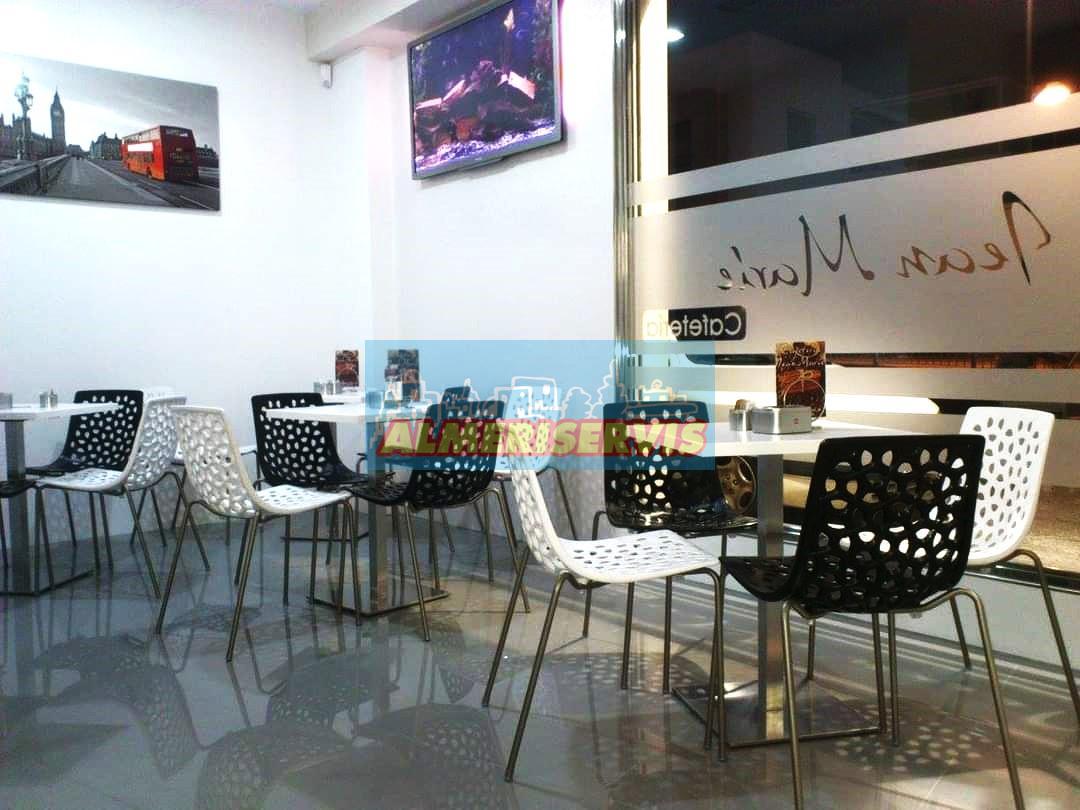 Venda de local comercial a Adra