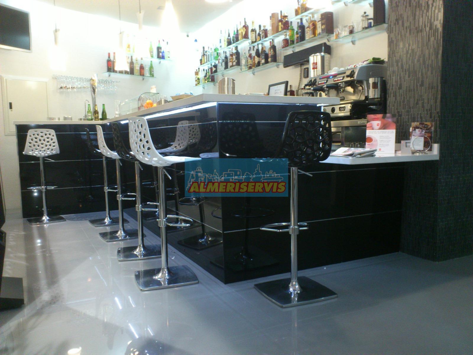 Venda de local comercial a Adra