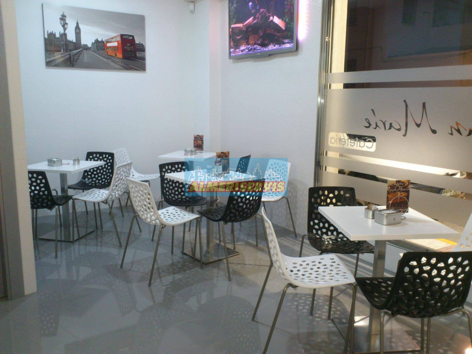 Venda de local comercial a Adra