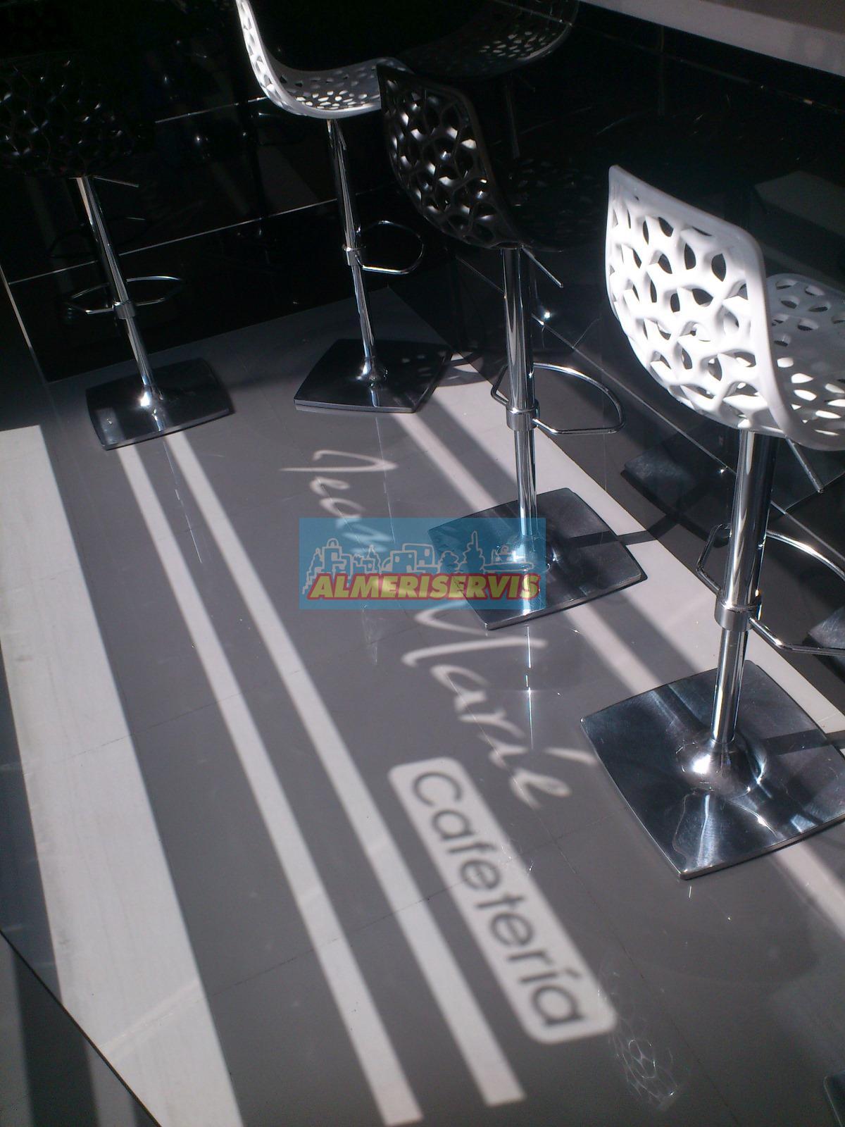 Venda de local comercial a Adra